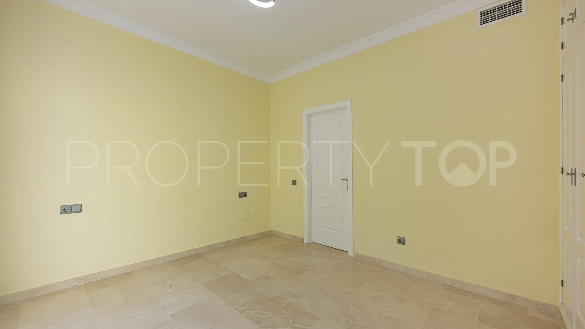Hacienda las Chapas 4 bedrooms villa for sale