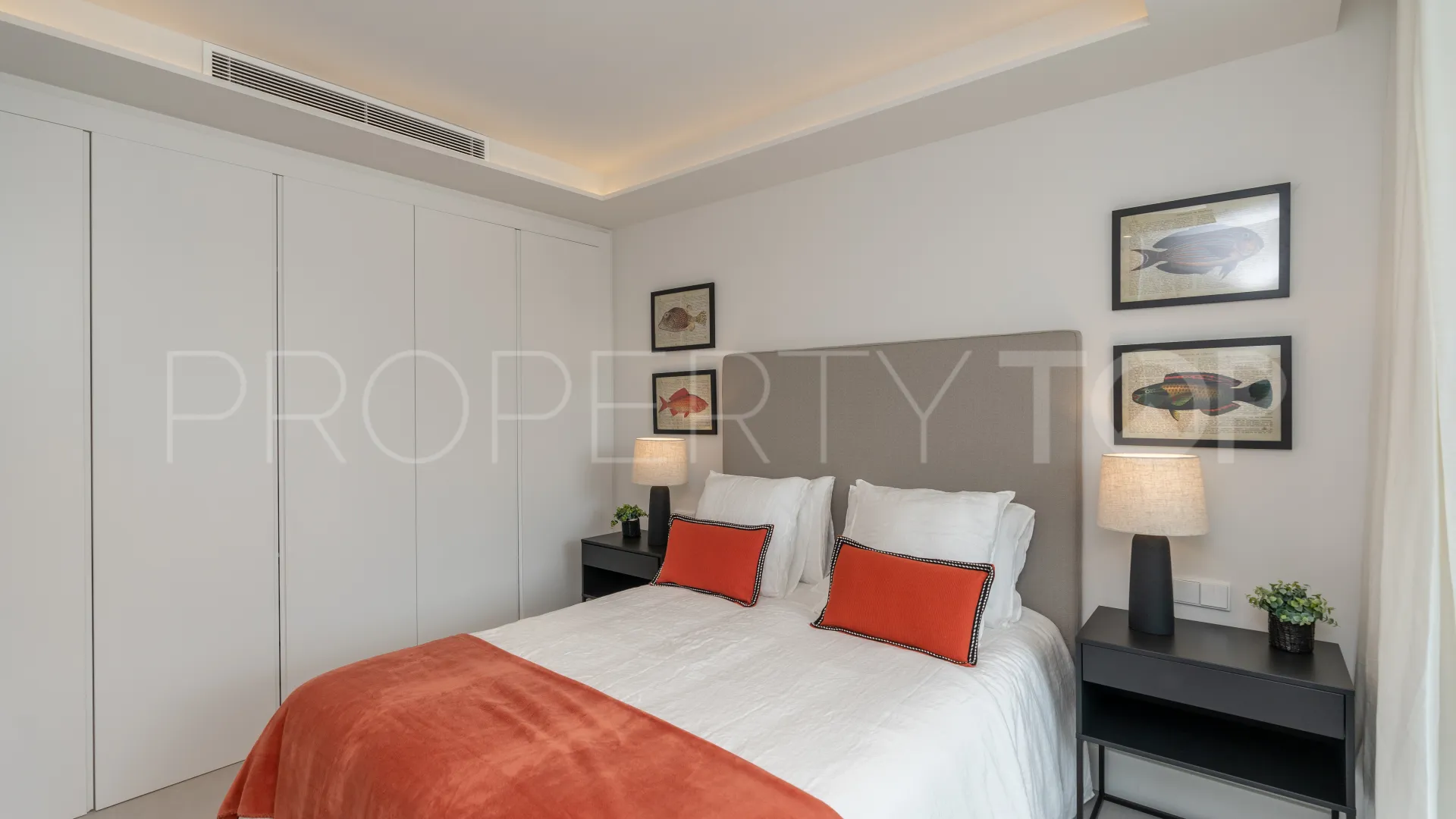 Buy villa in Las Brisas