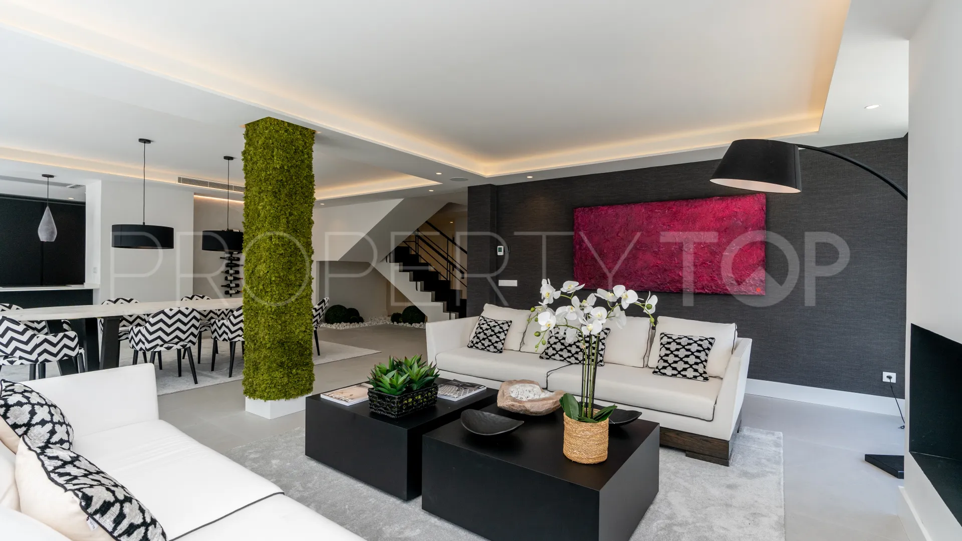 Buy villa in Las Brisas