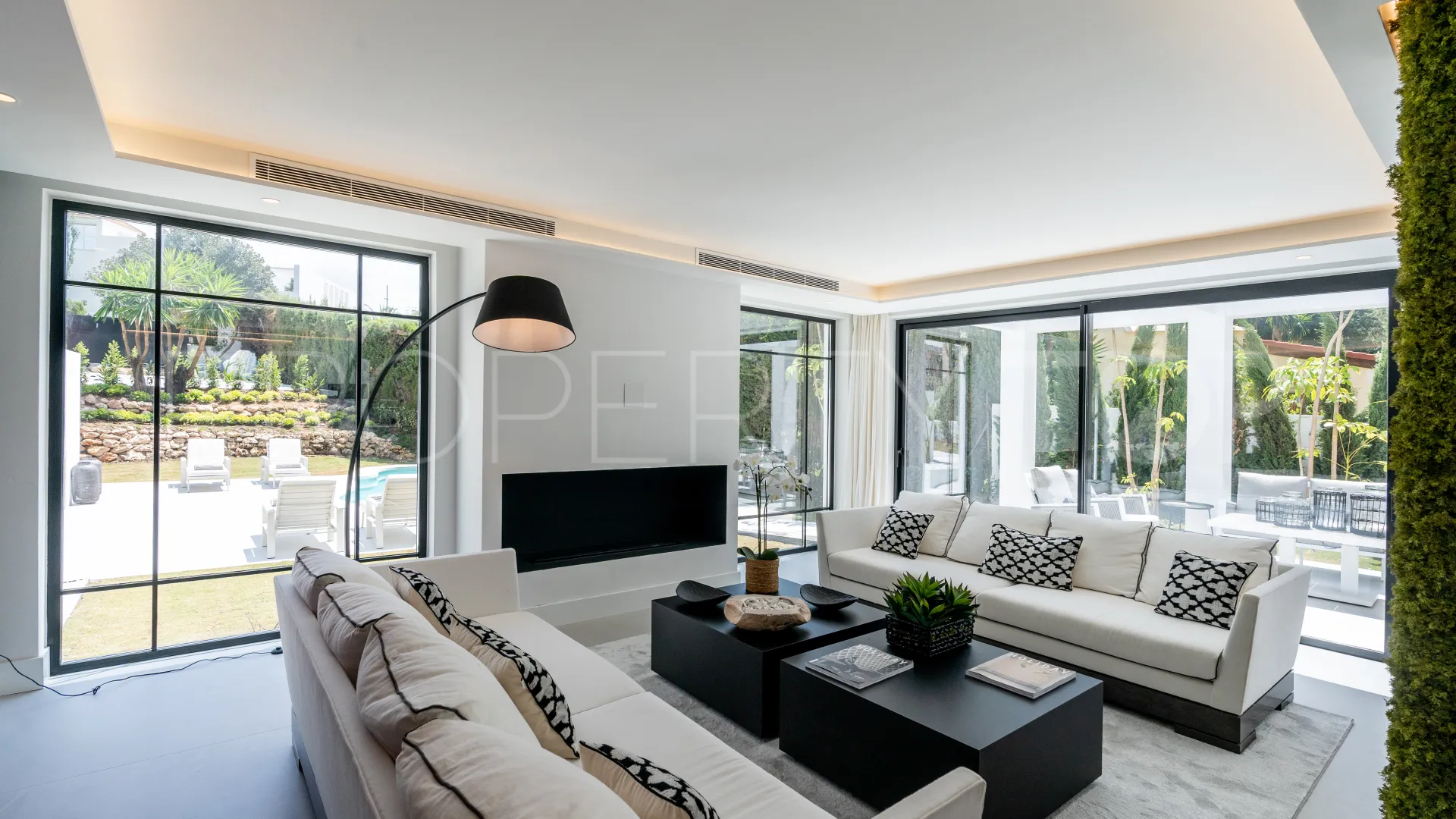 Buy villa in Las Brisas