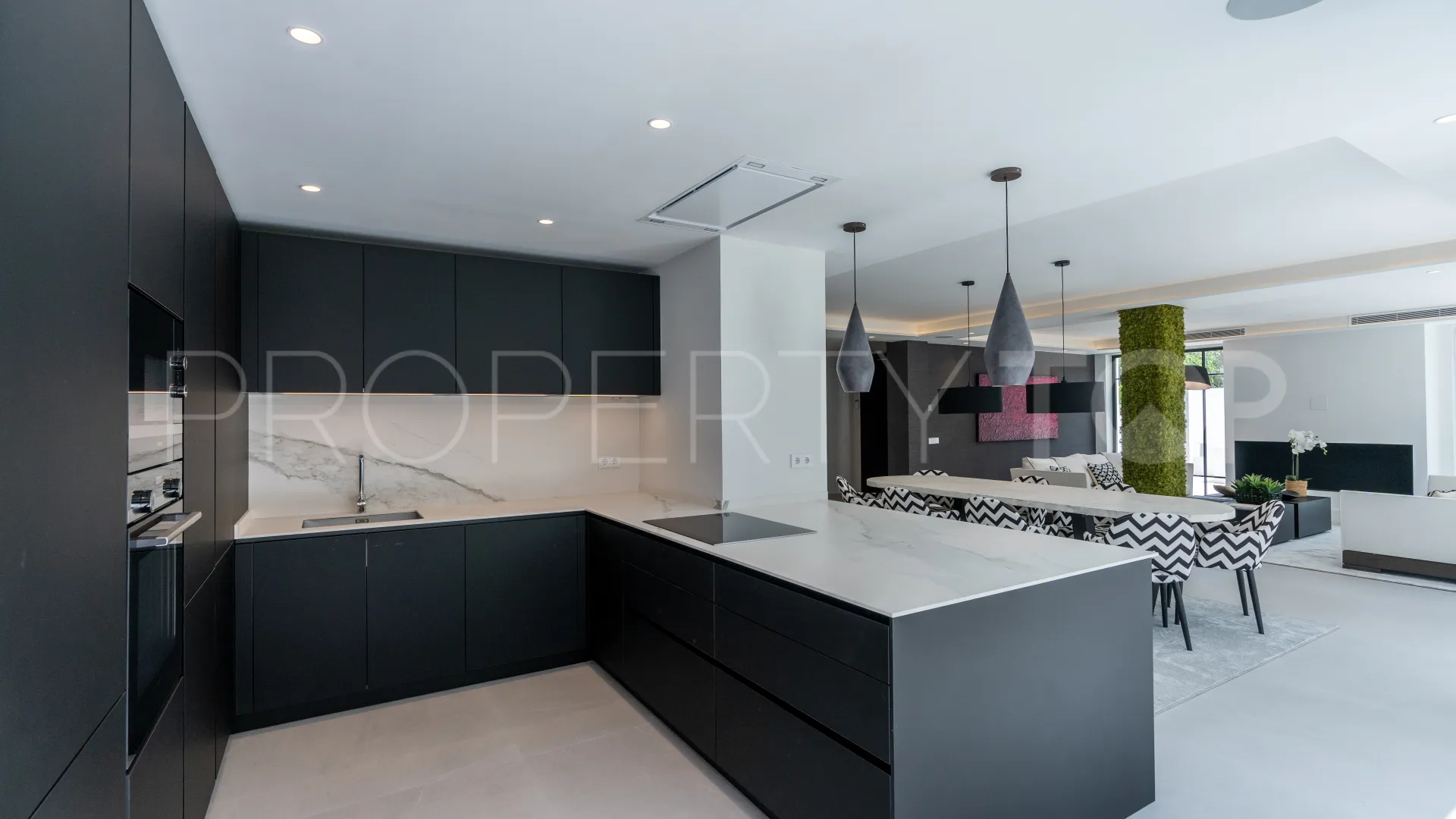 Buy villa in Las Brisas