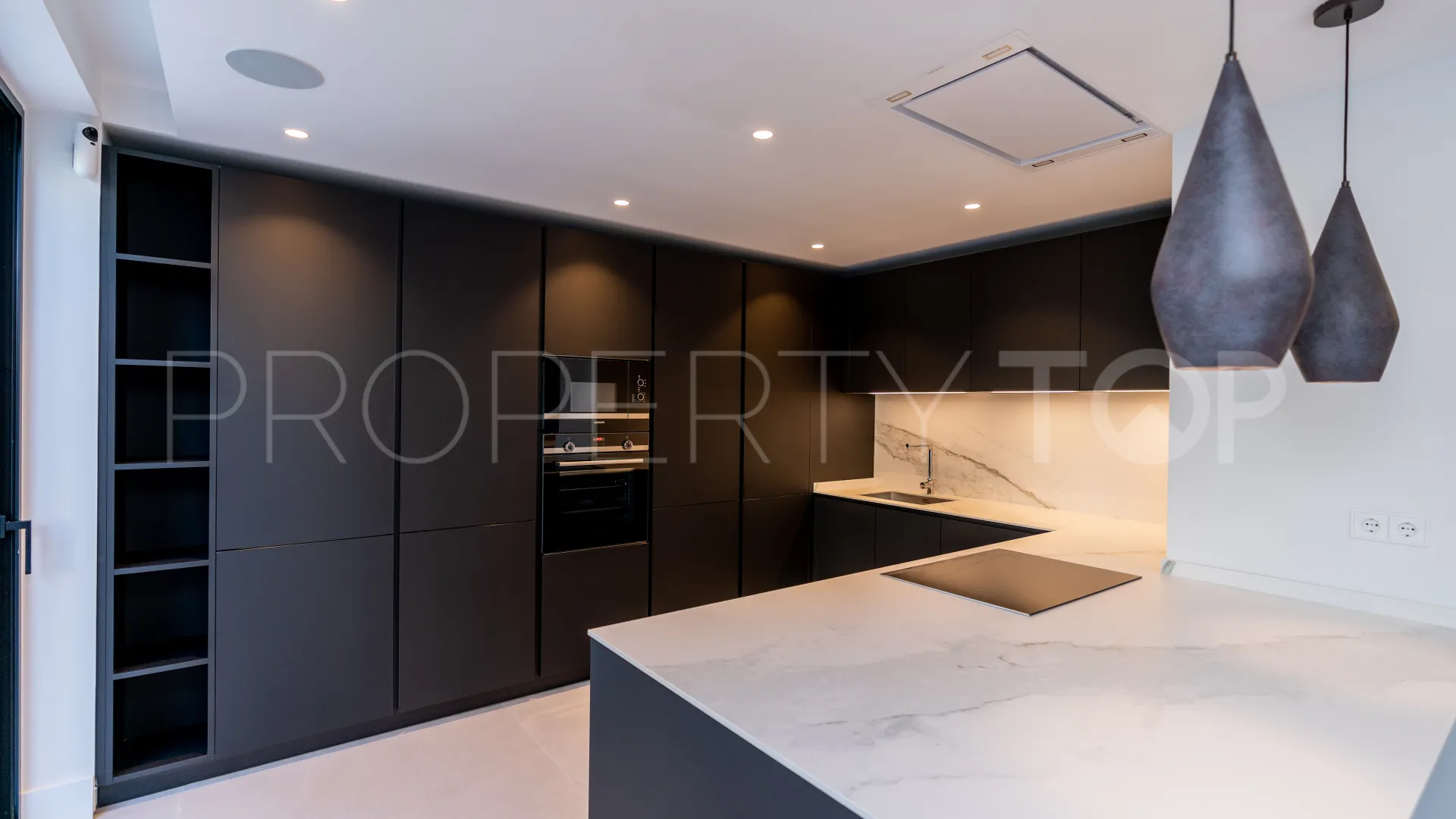 Buy villa in Las Brisas