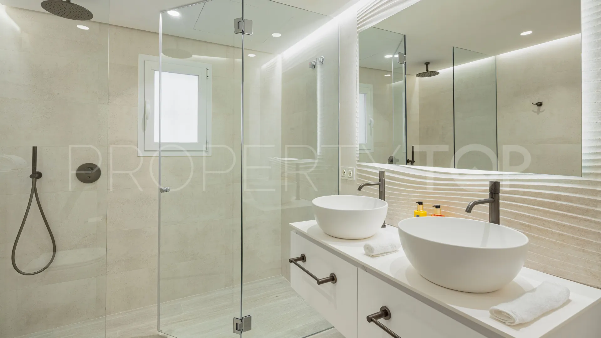 Apartamento planta baja en venta en Puente Romano