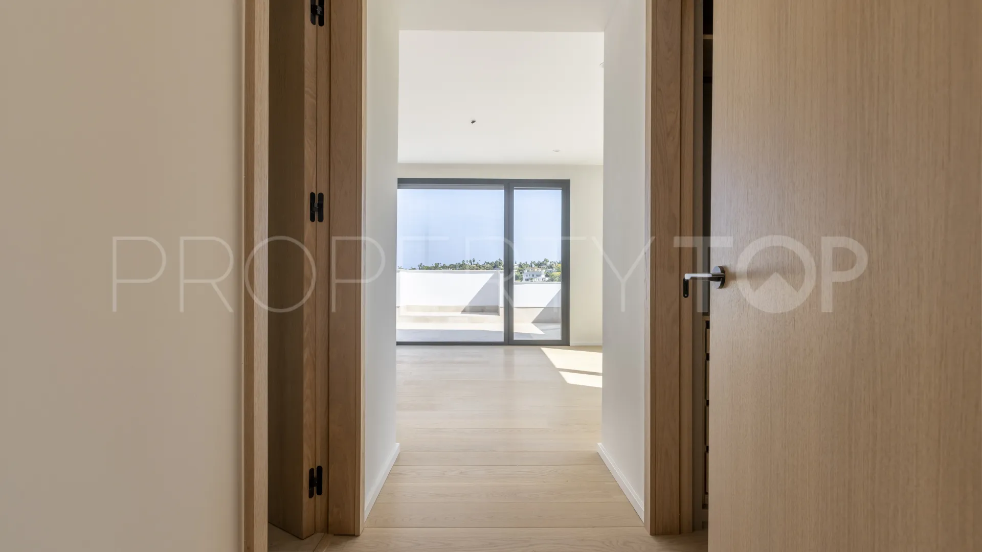 Villa con 8 dormitorios en venta en Zona G