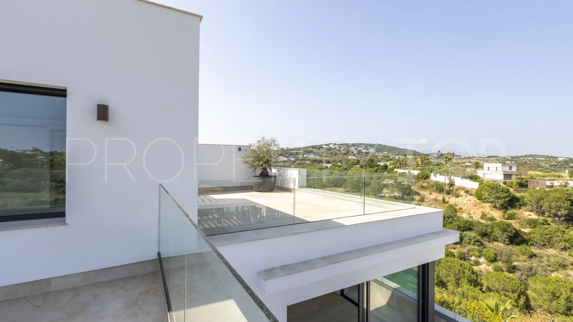 Villa con 8 dormitorios en venta en Zona G