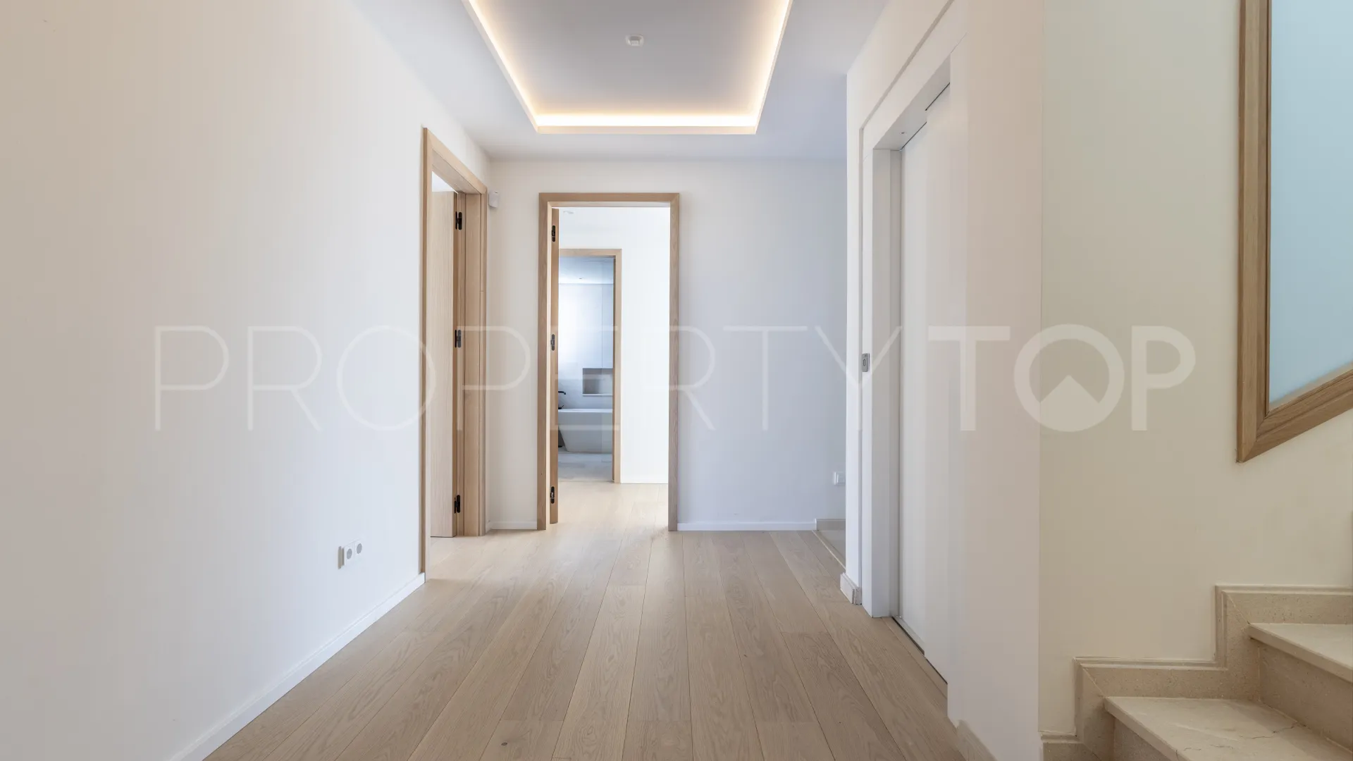 Villa con 8 dormitorios en venta en Zona G