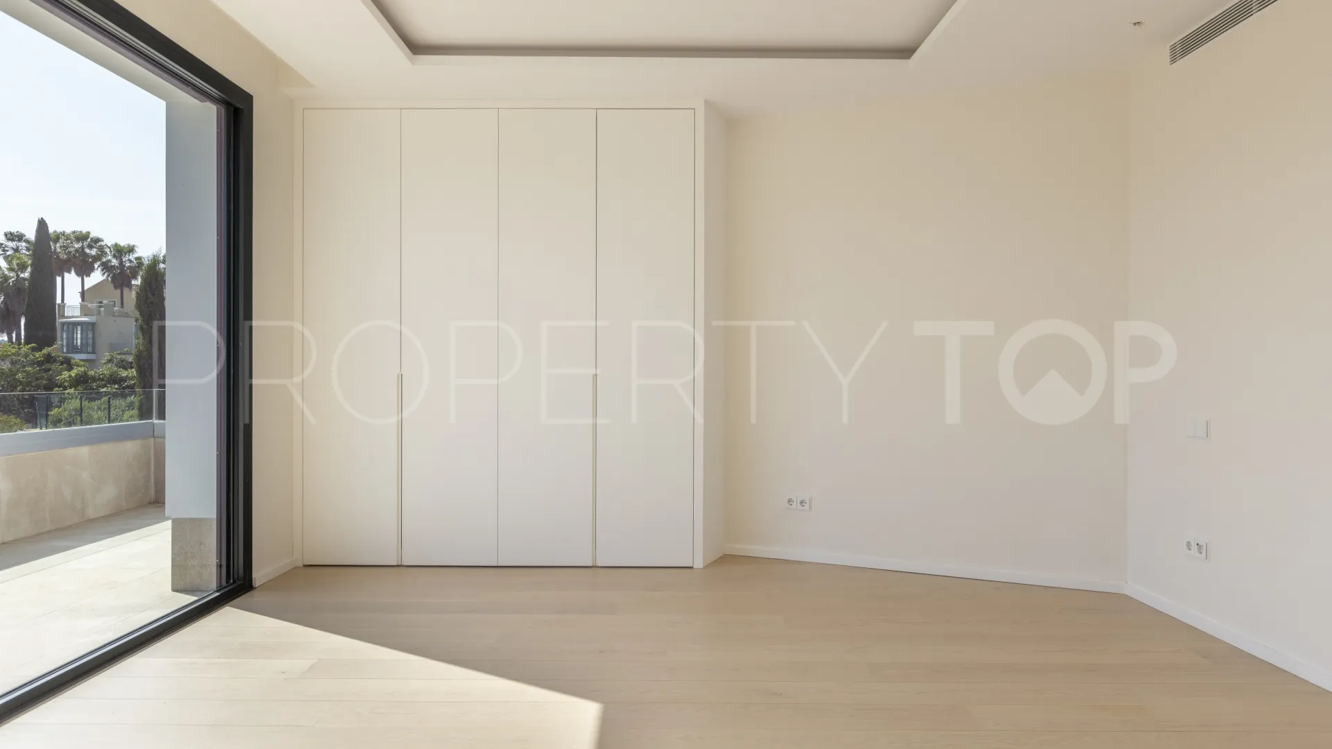 Villa con 8 dormitorios en venta en Zona G