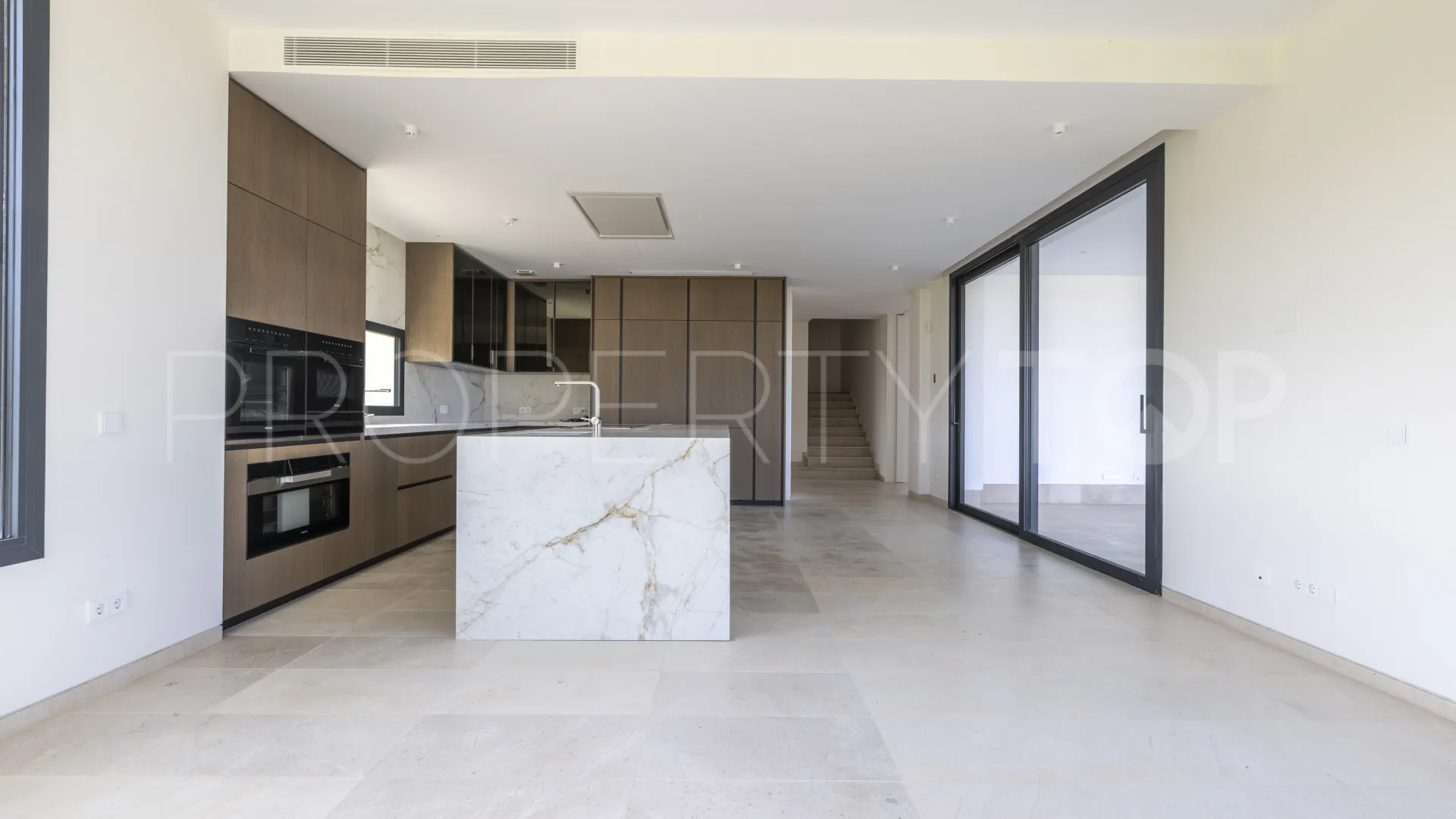 Villa con 8 dormitorios en venta en Zona G