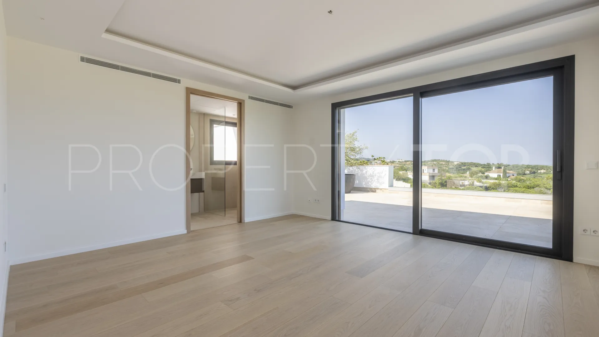 Villa con 8 dormitorios en venta en Zona G