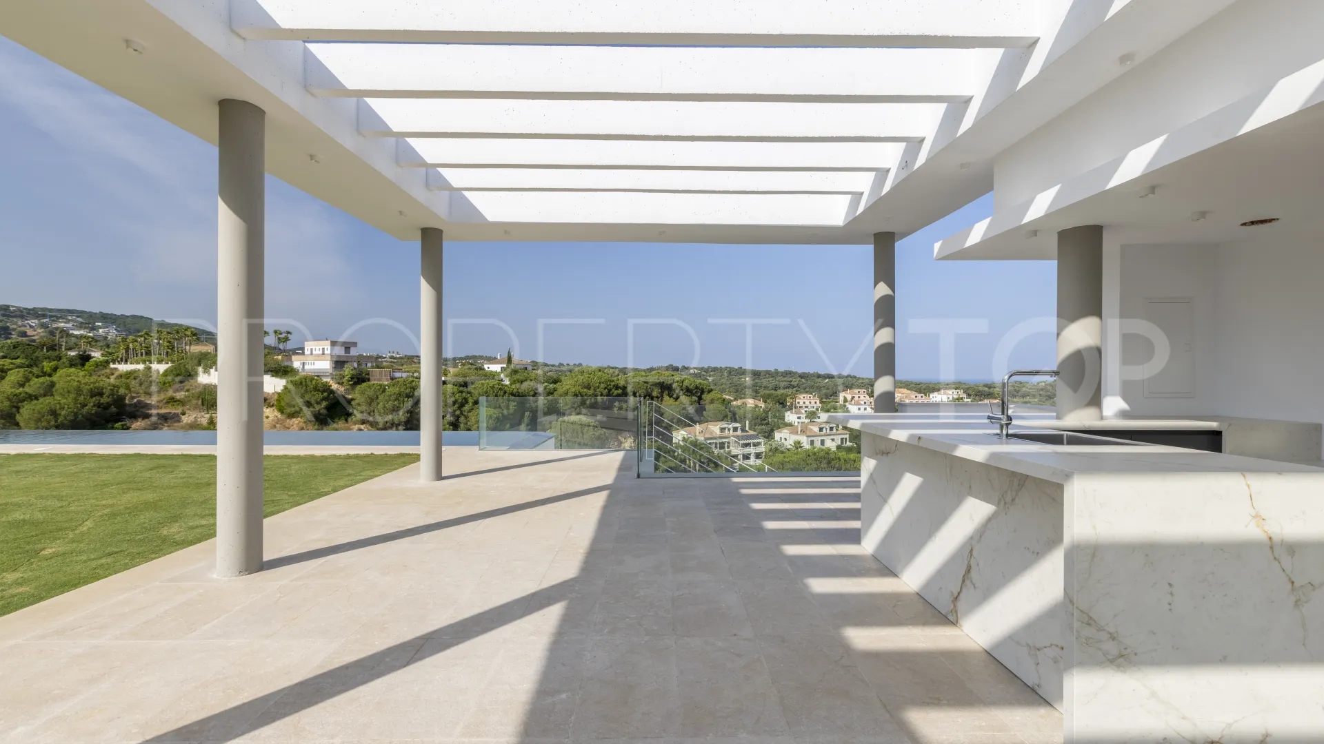 Villa con 8 dormitorios en venta en Zona G