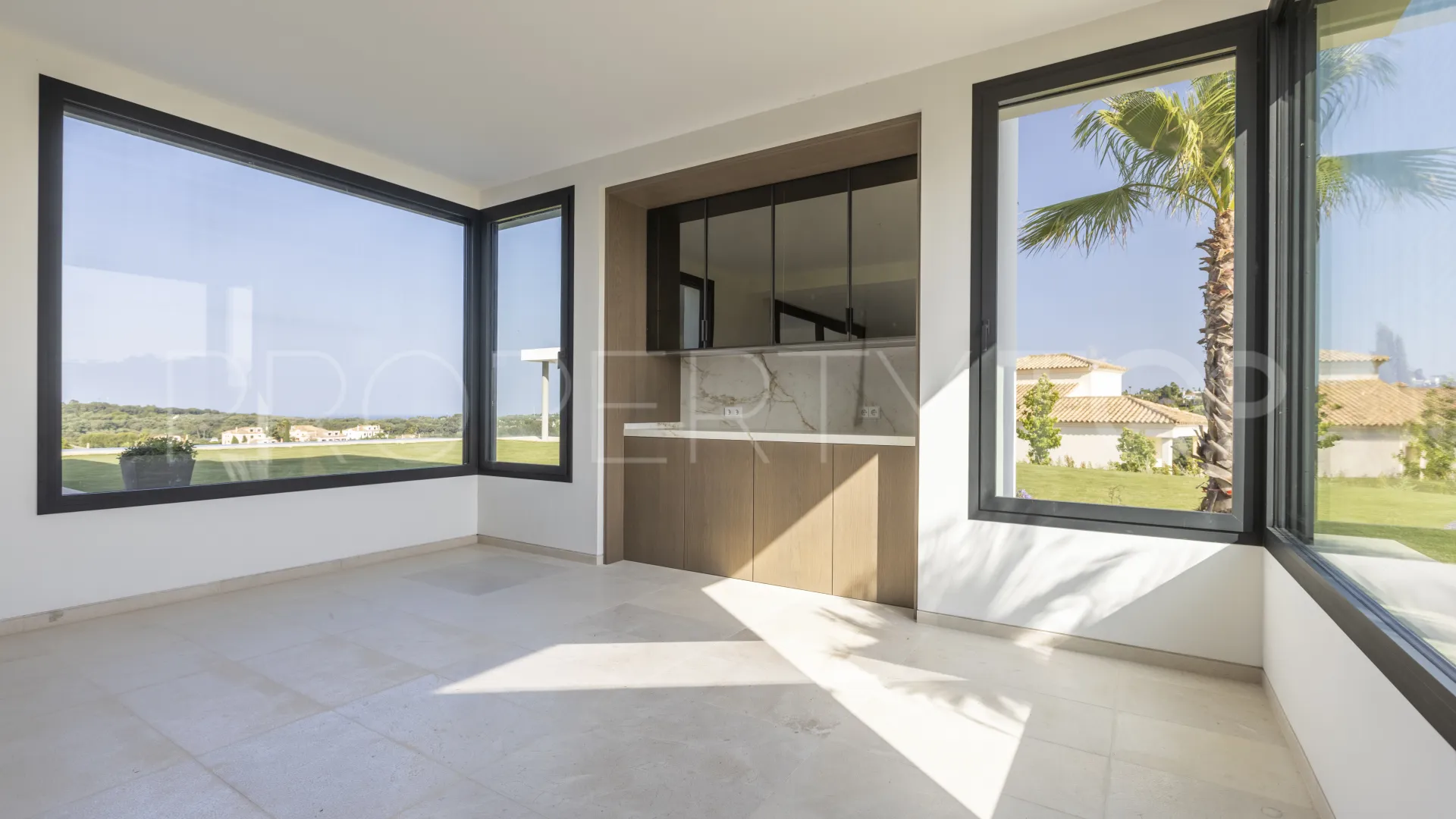 Villa con 8 dormitorios en venta en Zona G