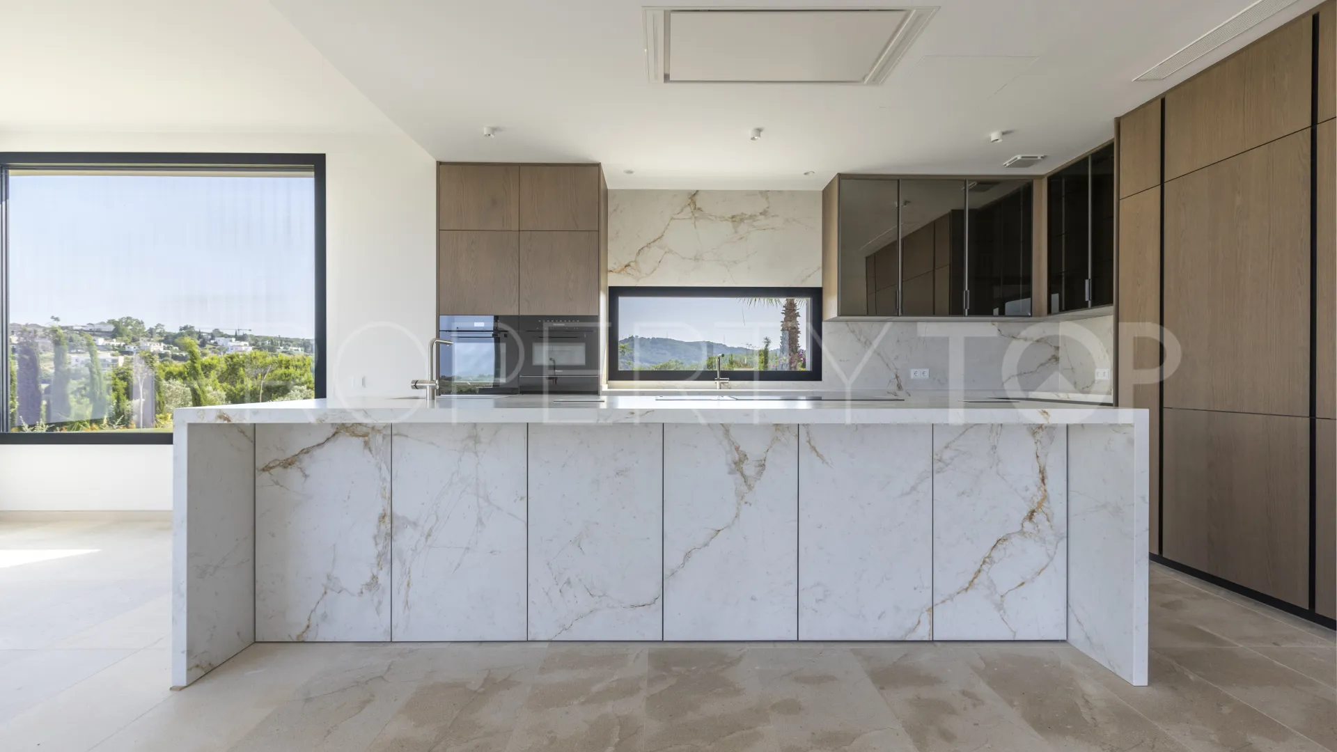 Villa con 8 dormitorios en venta en Zona G