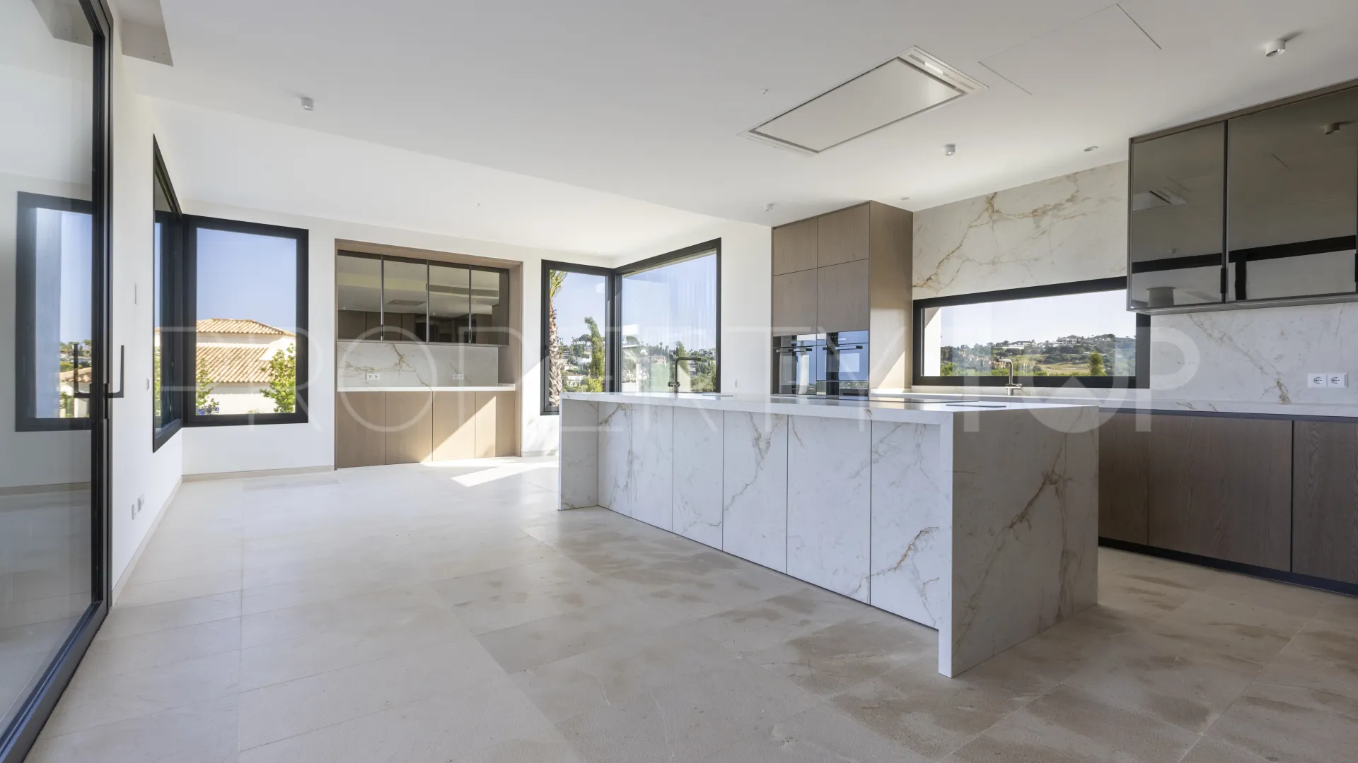 Villa con 8 dormitorios en venta en Zona G