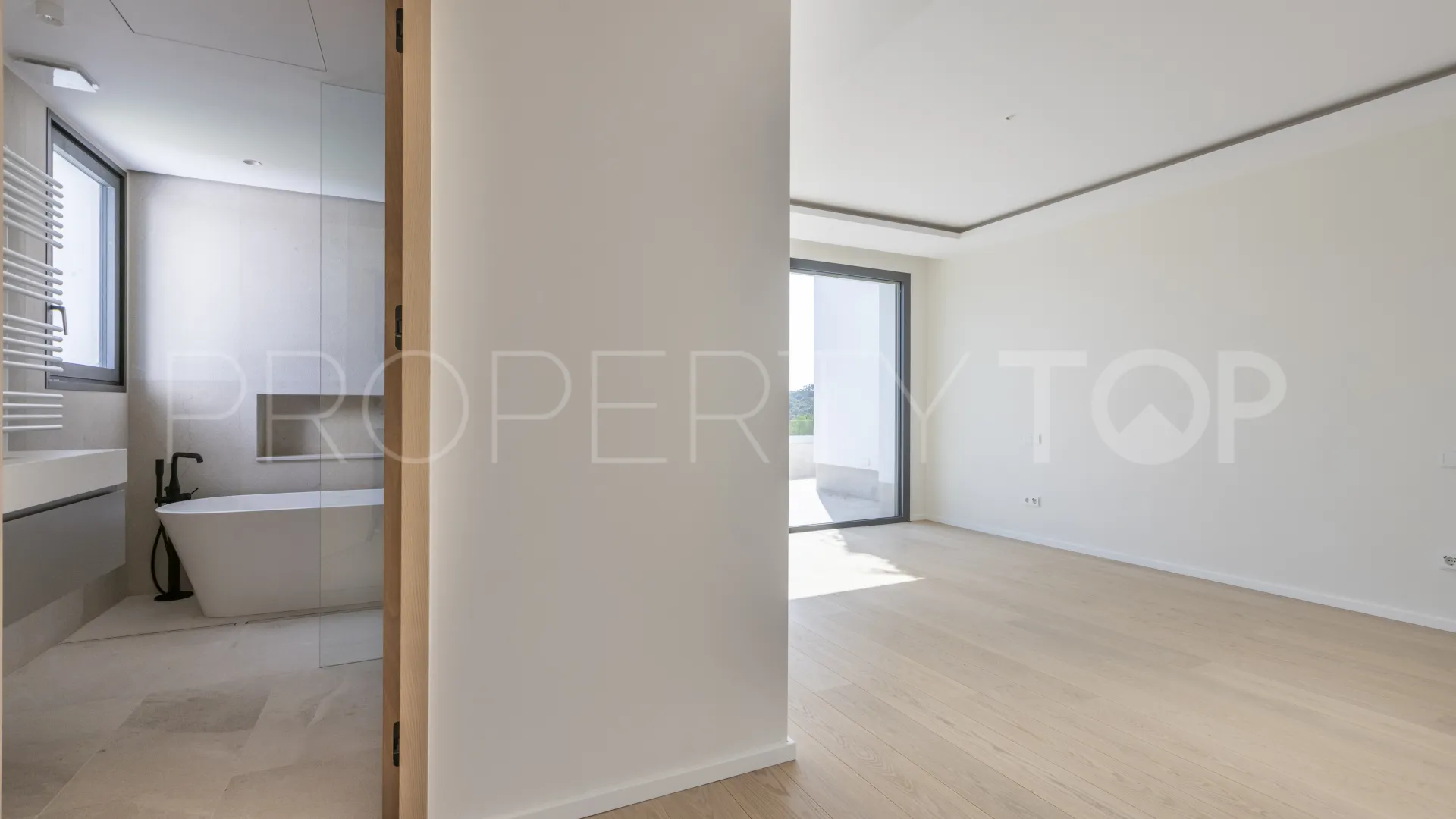 Villa con 8 dormitorios en venta en Zona G