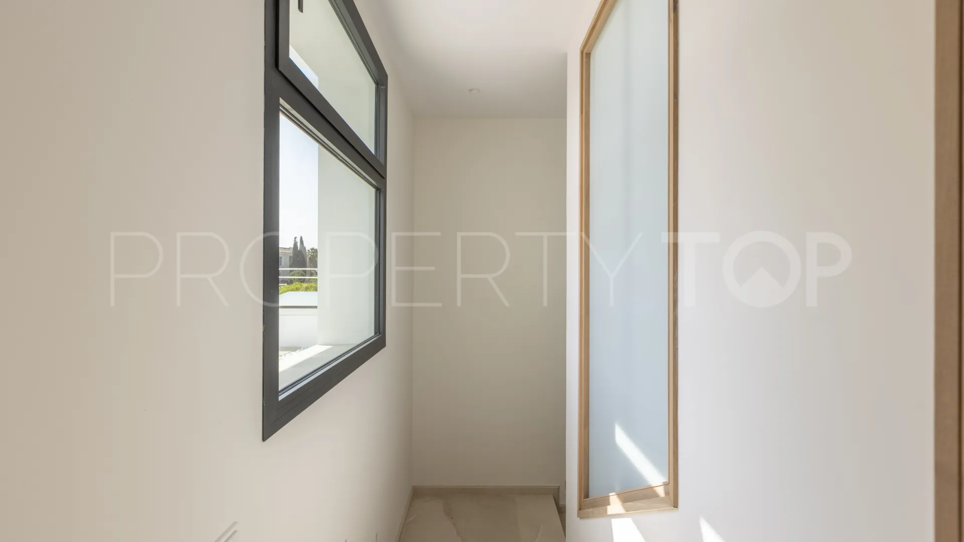 Villa con 8 dormitorios en venta en Zona G