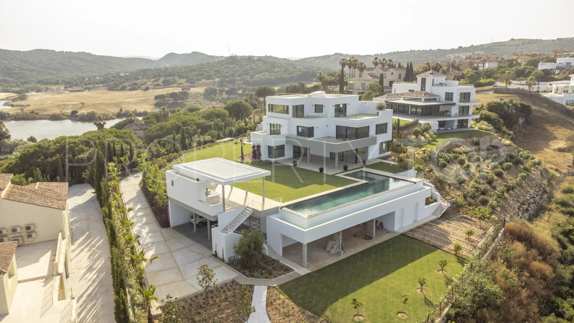 Villa con 8 dormitorios en venta en Zona G