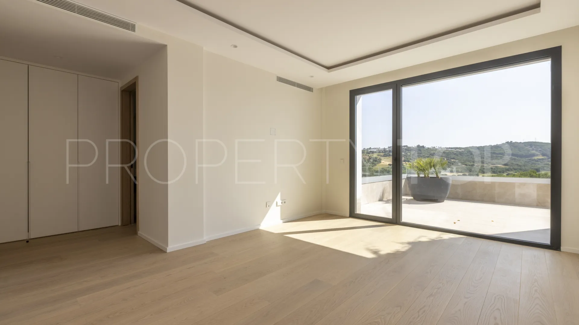 Villa con 8 dormitorios en venta en Zona G