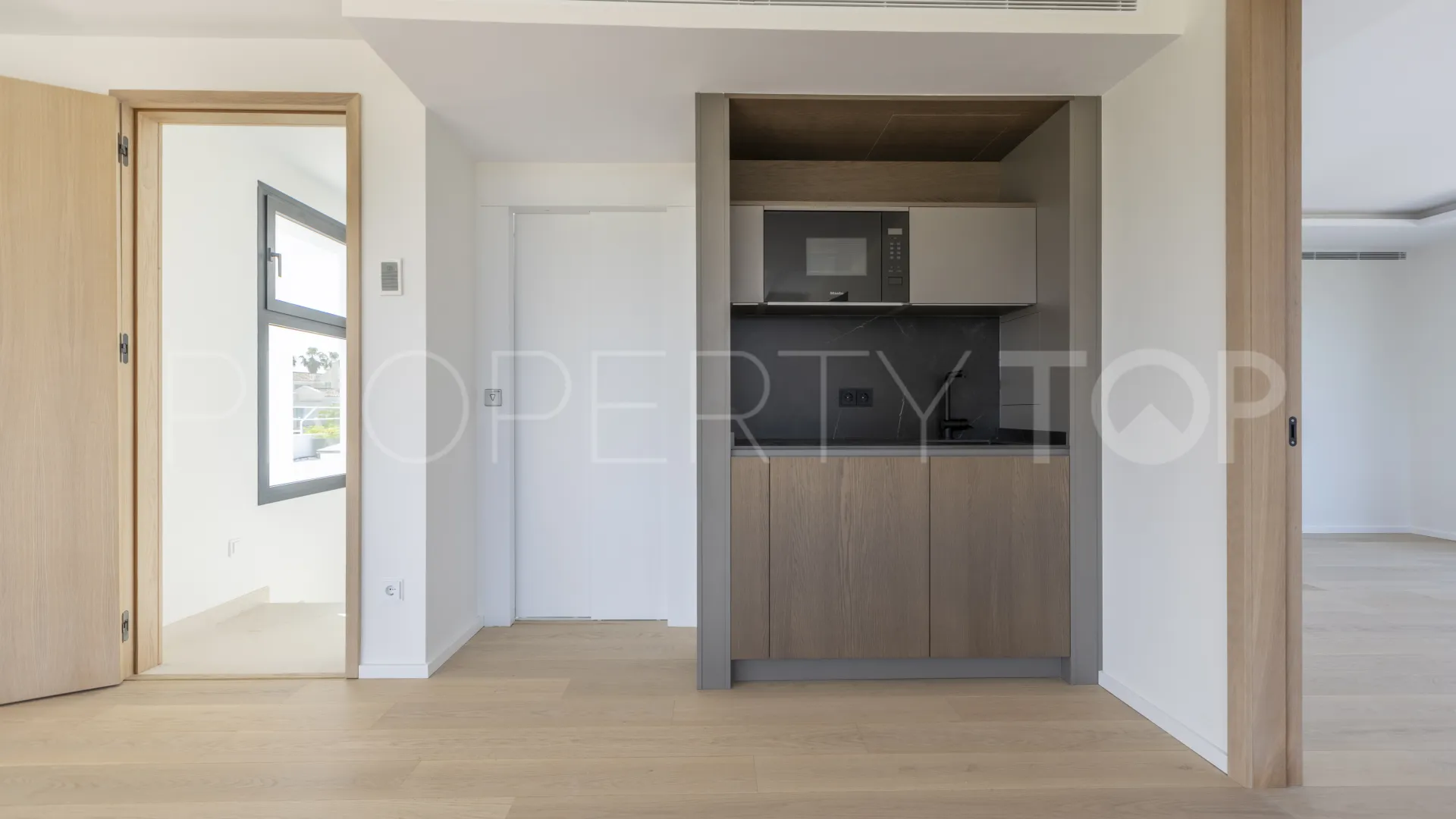 Villa con 8 dormitorios en venta en Zona G