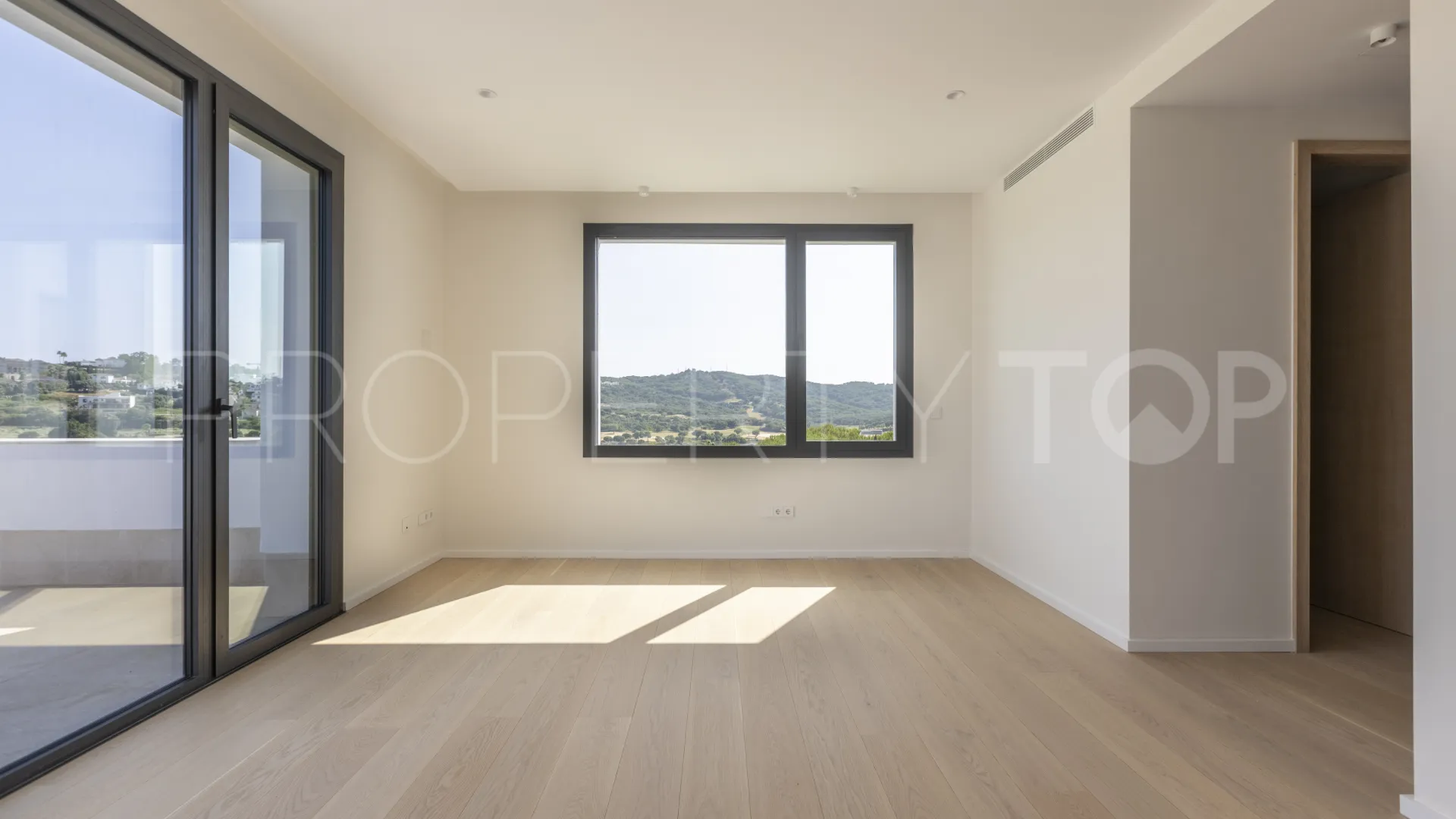 Villa con 8 dormitorios en venta en Zona G