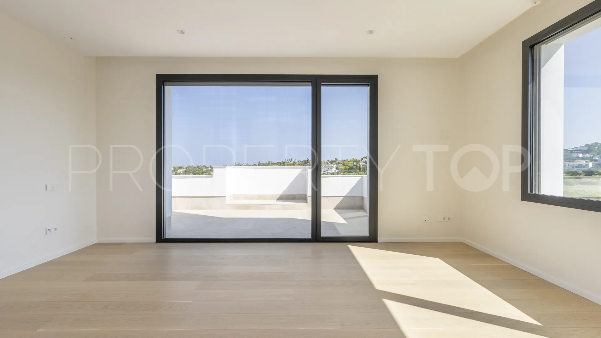 Villa con 8 dormitorios en venta en Zona G