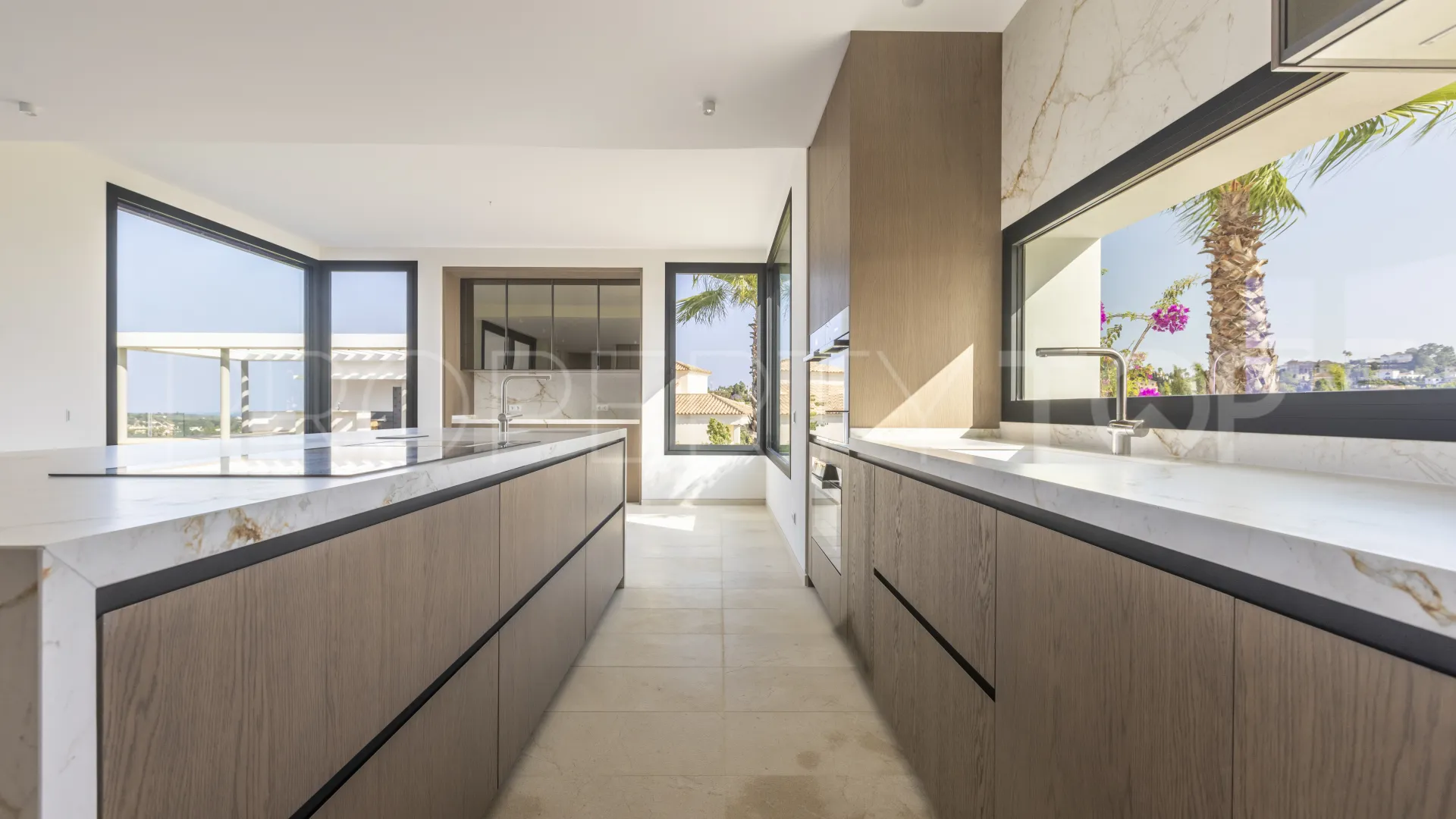 Villa con 8 dormitorios en venta en Zona G