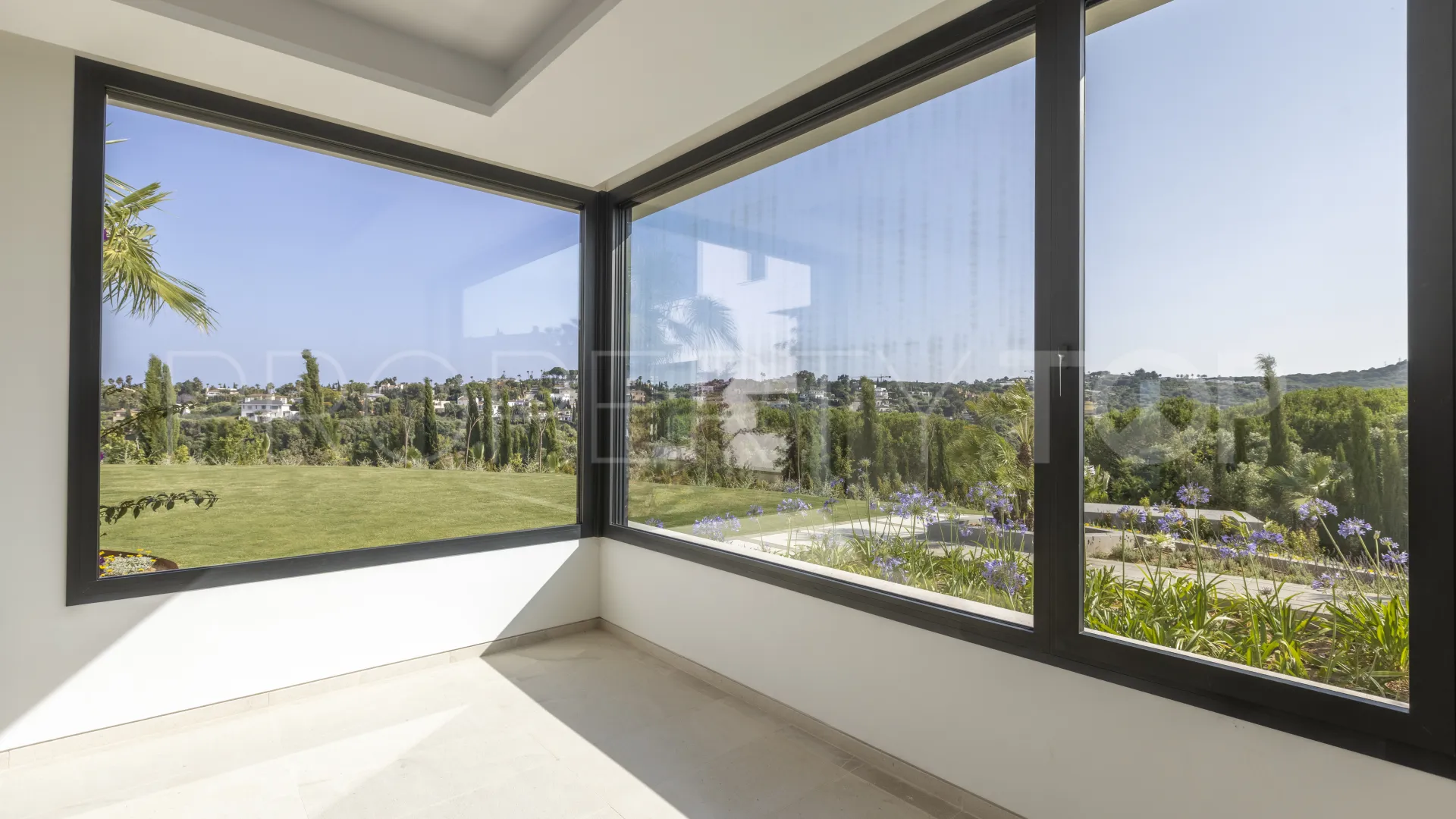 Villa con 8 dormitorios en venta en Zona G