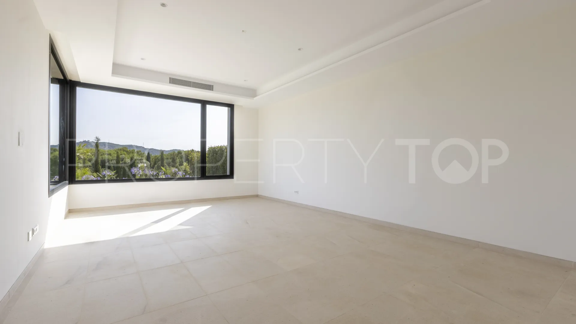 Villa con 8 dormitorios en venta en Zona G