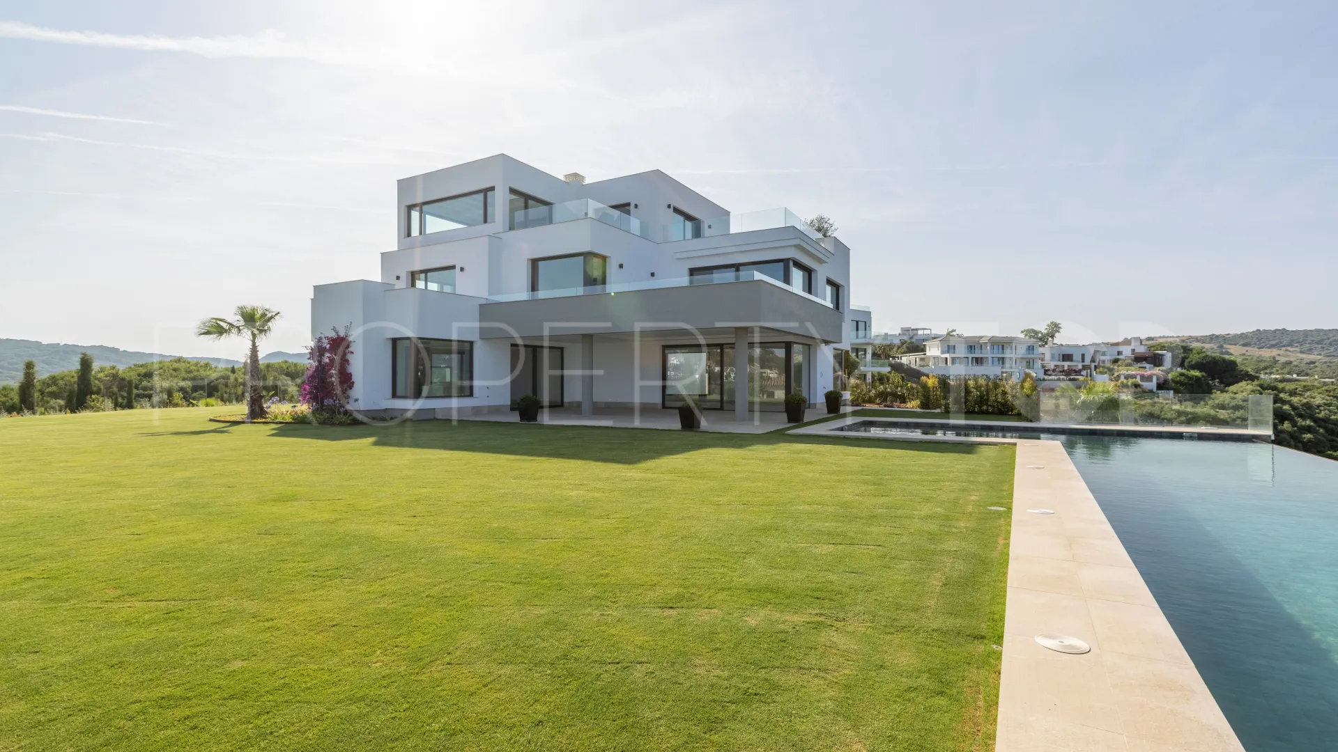 Villa con 8 dormitorios en venta en Zona G