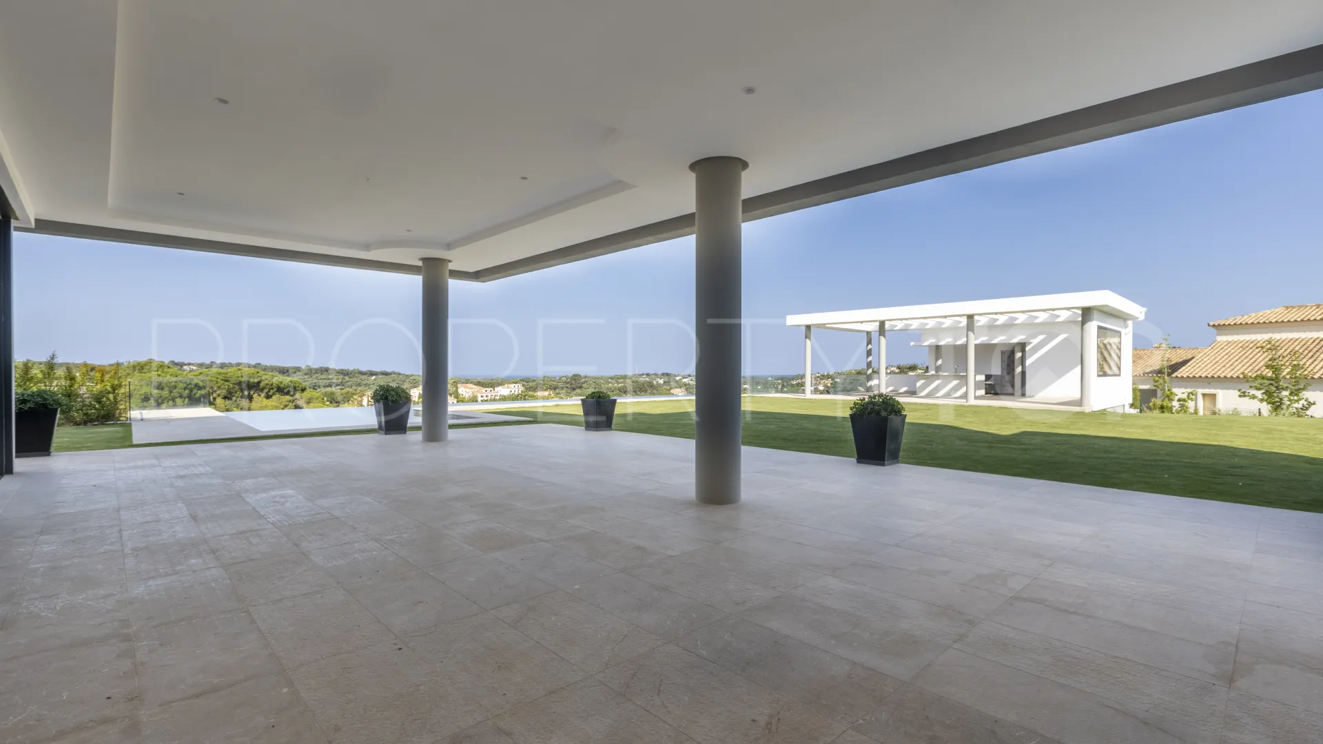 Villa con 8 dormitorios en venta en Zona G