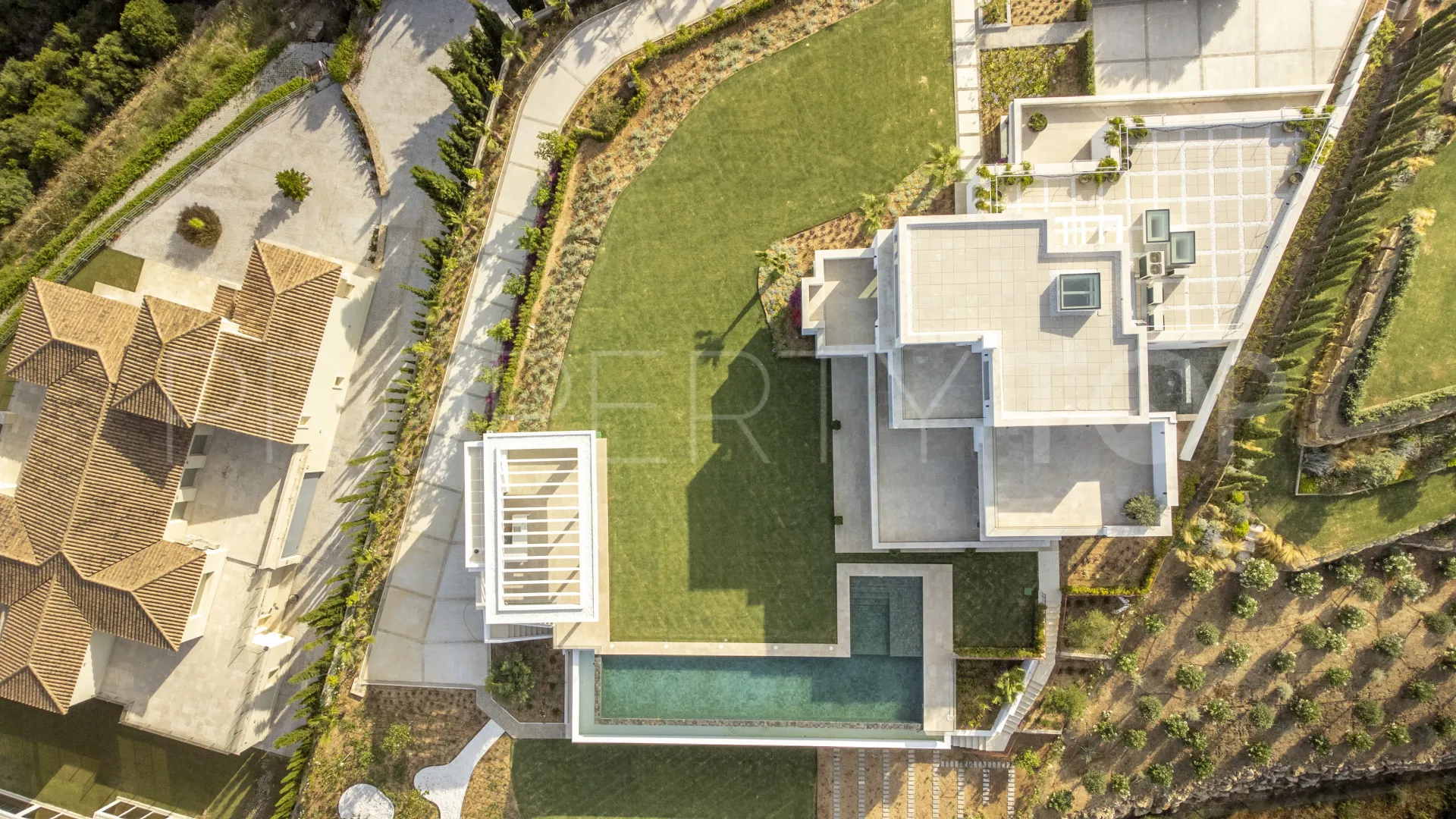 Villa con 8 dormitorios en venta en Zona G
