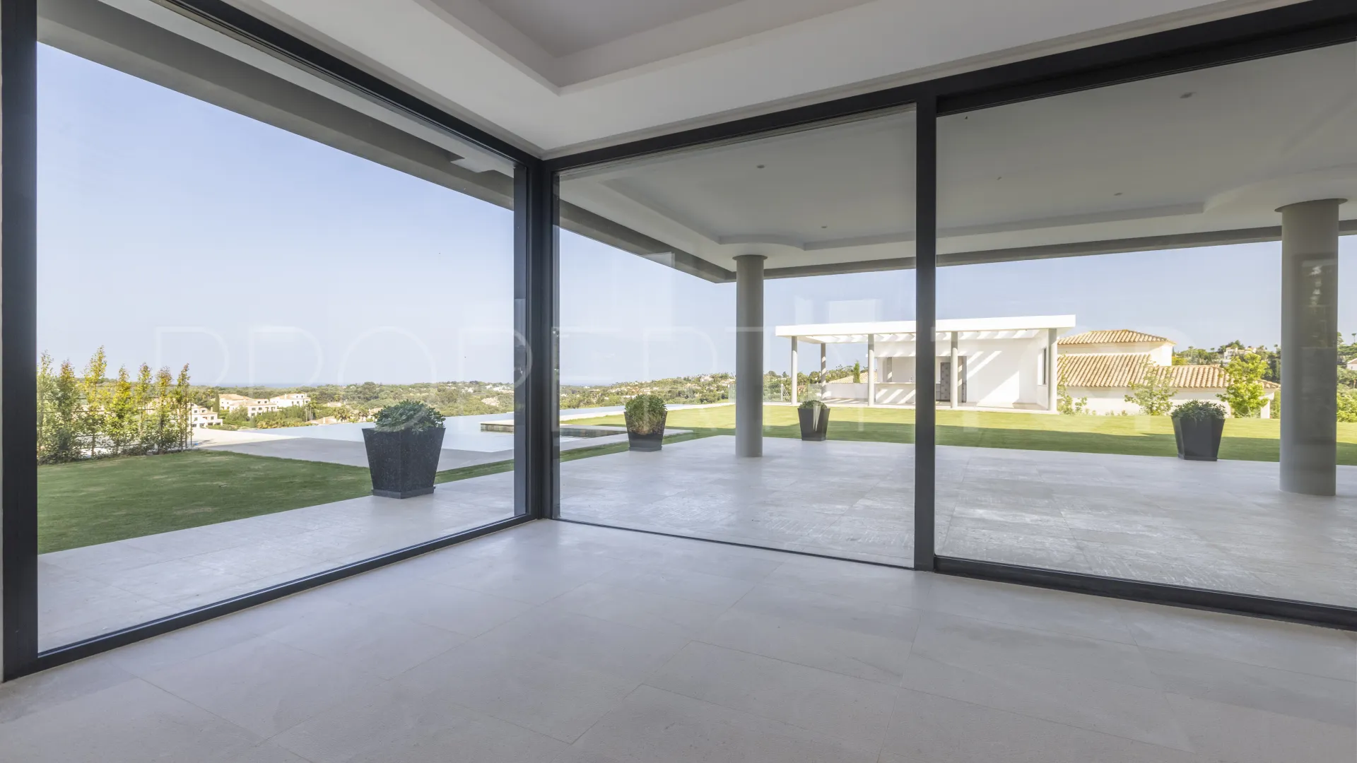 Villa con 8 dormitorios en venta en Zona G
