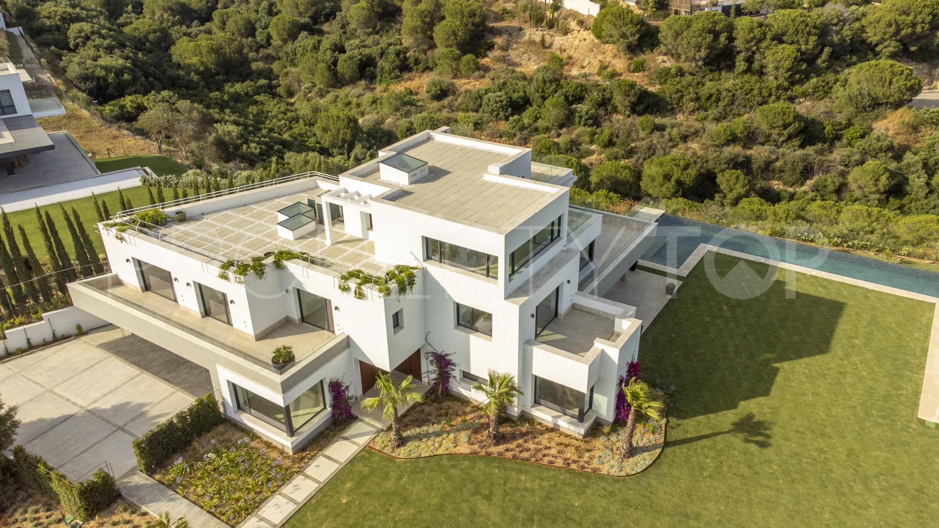 Villa con 8 dormitorios en venta en Zona G