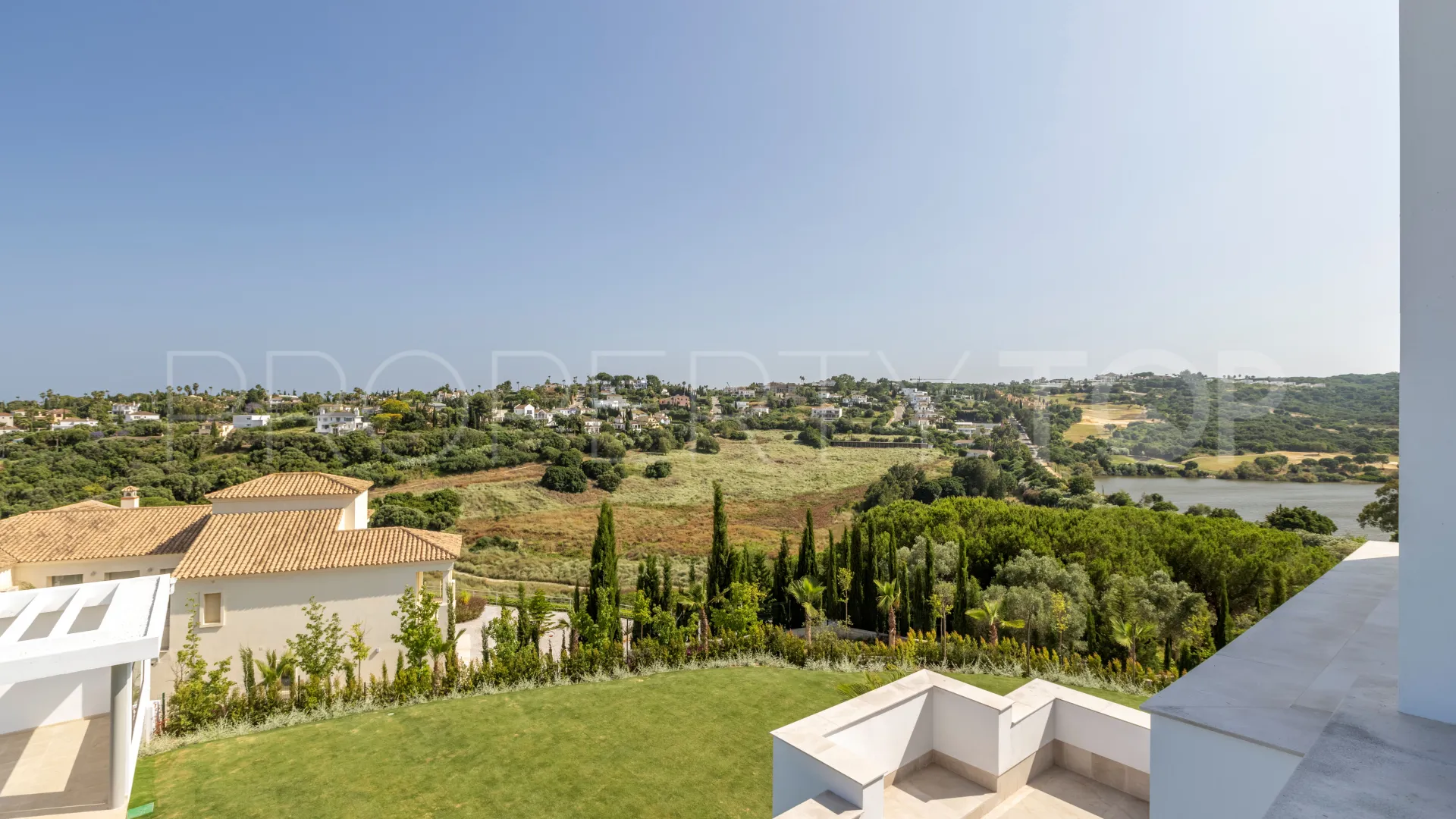 Villa con 8 dormitorios en venta en Zona G