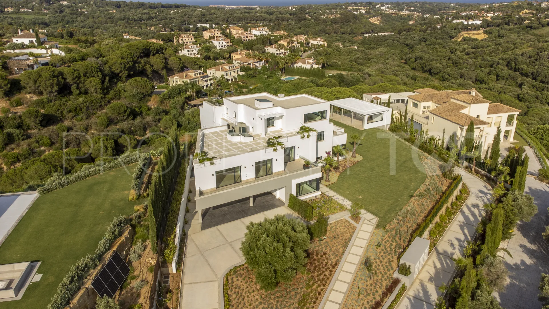 Villa con 8 dormitorios en venta en Zona G