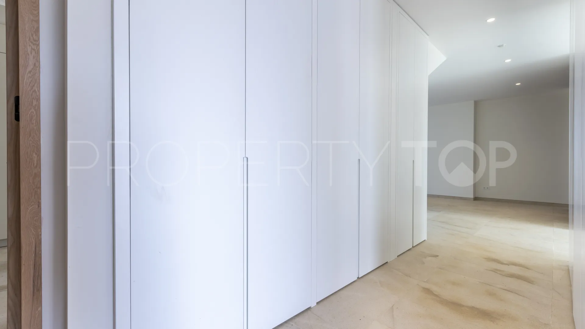 Villa con 8 dormitorios en venta en Zona G
