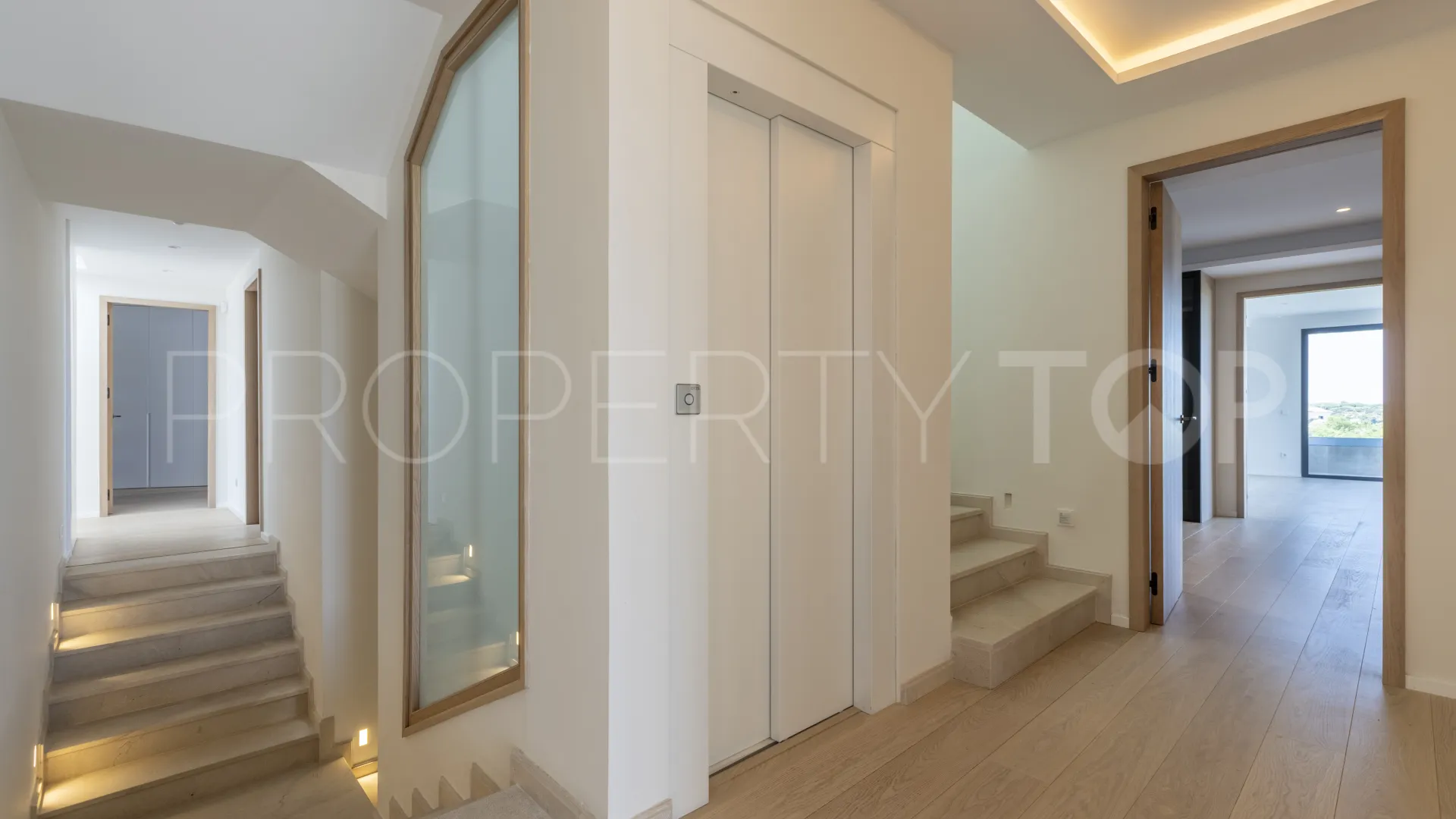 Villa con 8 dormitorios en venta en Zona G