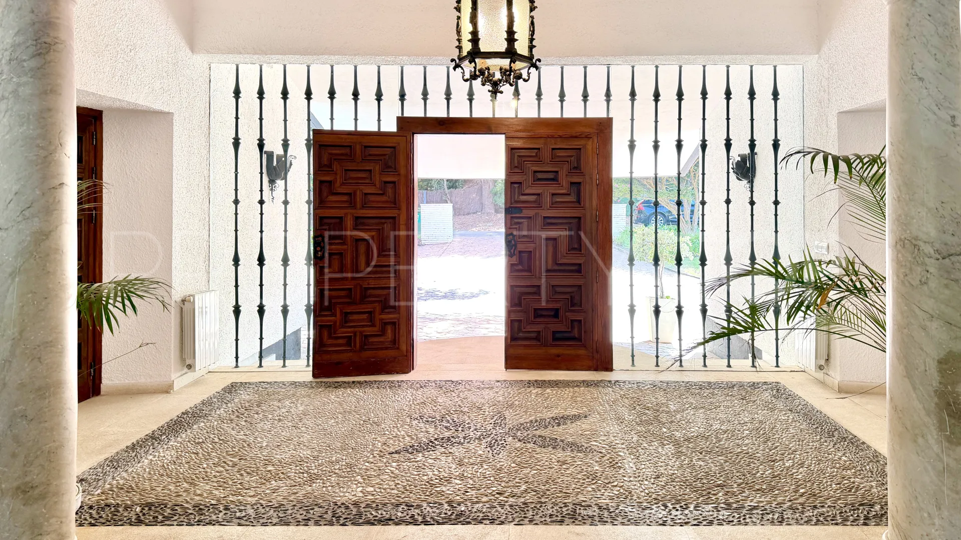 Se vende villa con 6 dormitorios en Reyes y Reinas