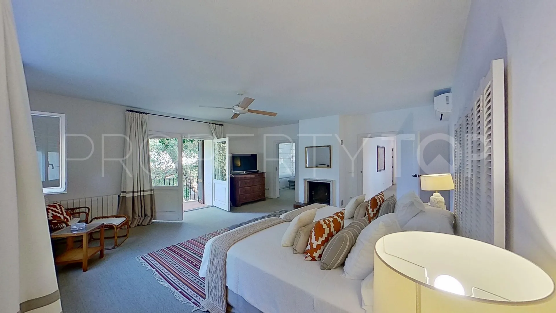 Kings & Queens 6 bedrooms villa for sale