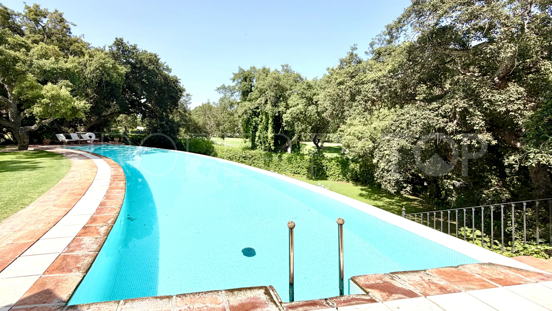 Se vende villa con 6 dormitorios en Reyes y Reinas