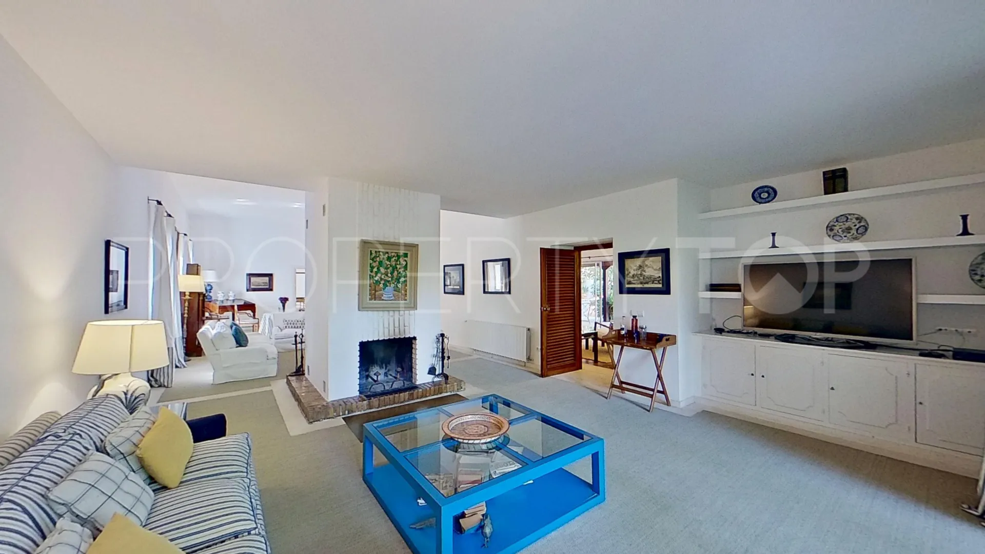 Kings & Queens 6 bedrooms villa for sale