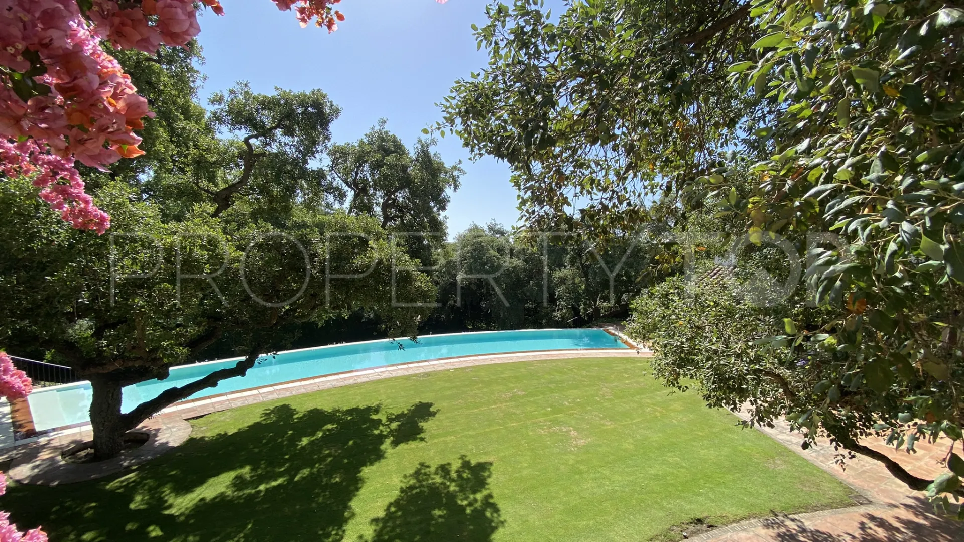 Se vende villa con 6 dormitorios en Reyes y Reinas