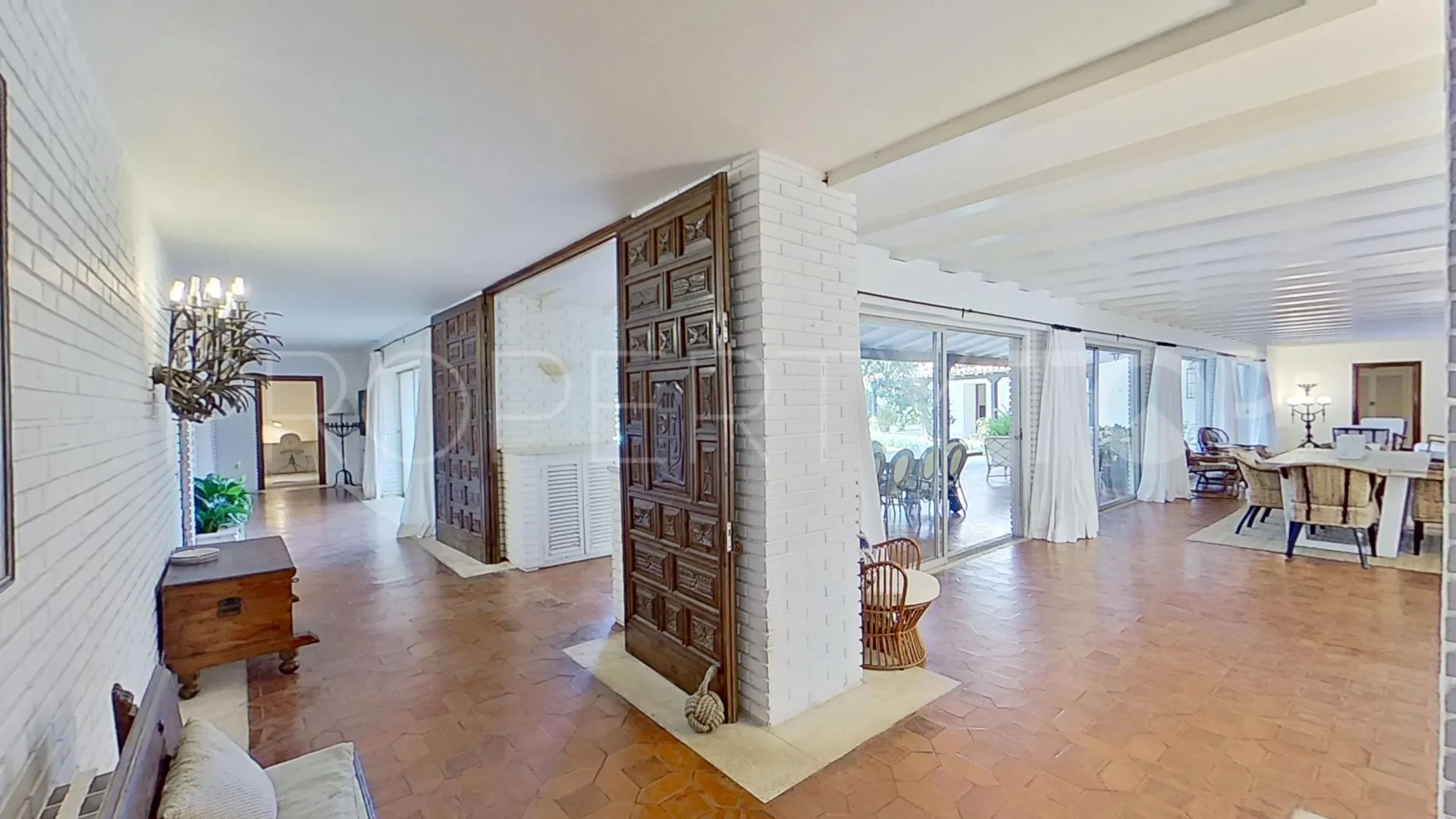 Kings & Queens 6 bedrooms villa for sale