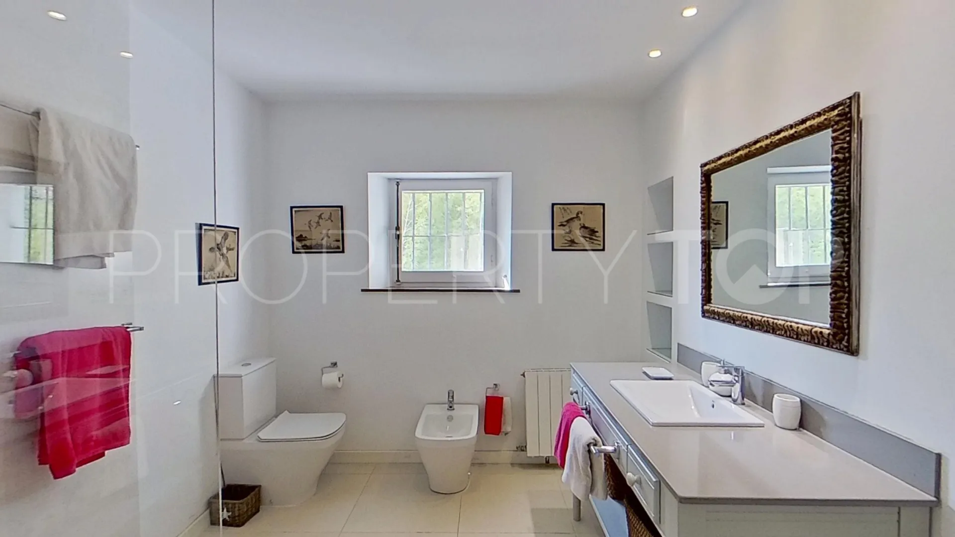 Kings & Queens 6 bedrooms villa for sale