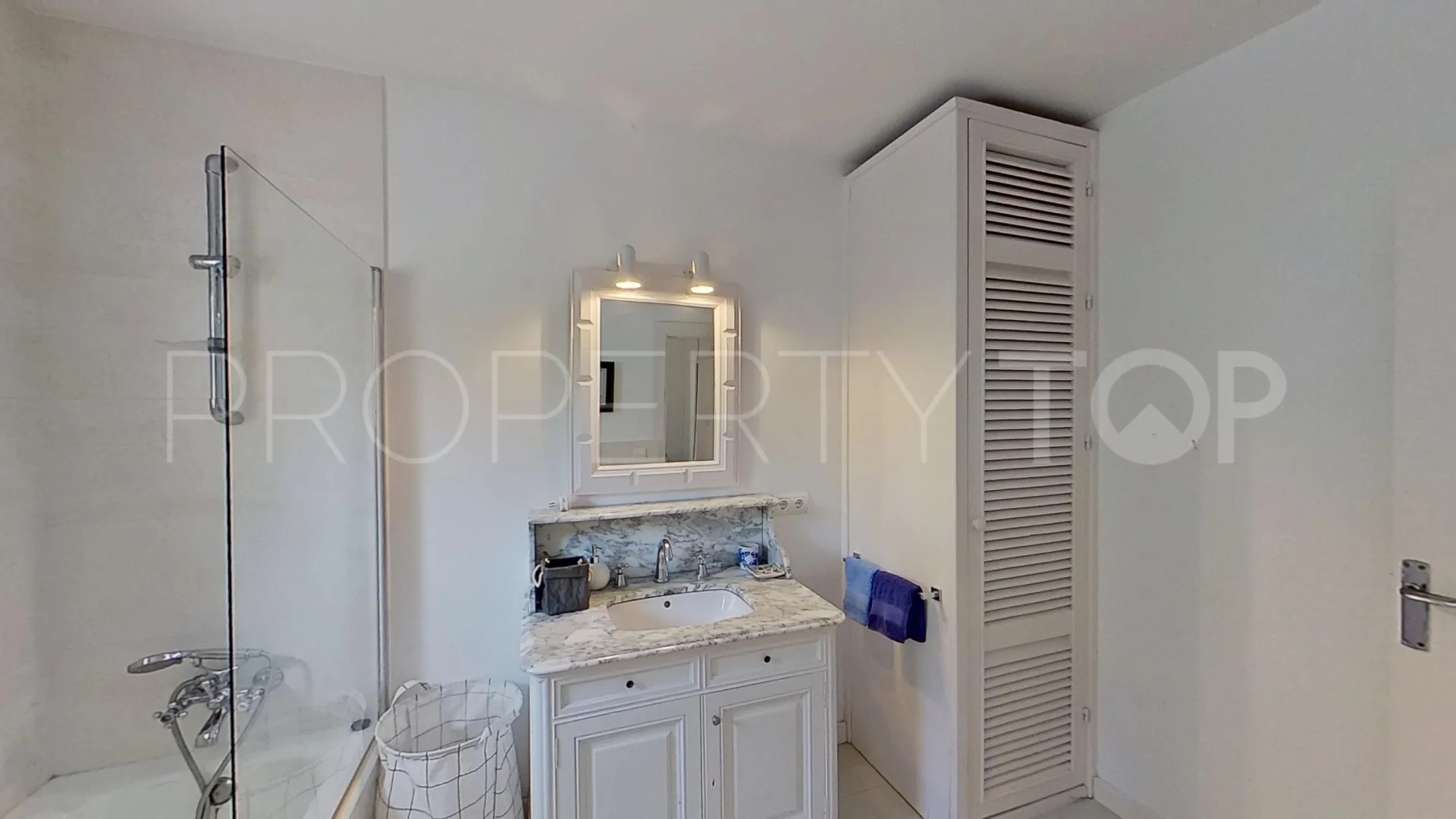 Kings & Queens 6 bedrooms villa for sale