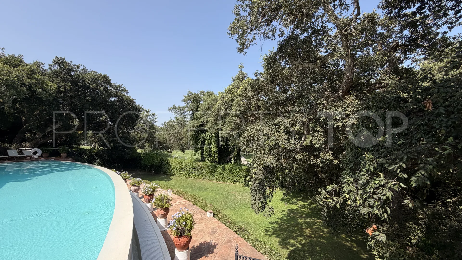 Se vende villa con 6 dormitorios en Reyes y Reinas
