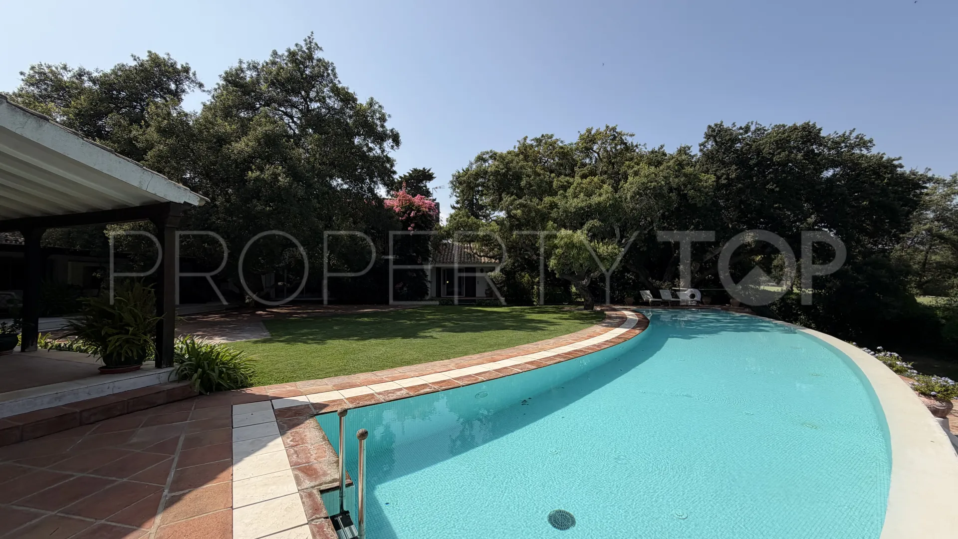 Se vende villa con 6 dormitorios en Reyes y Reinas