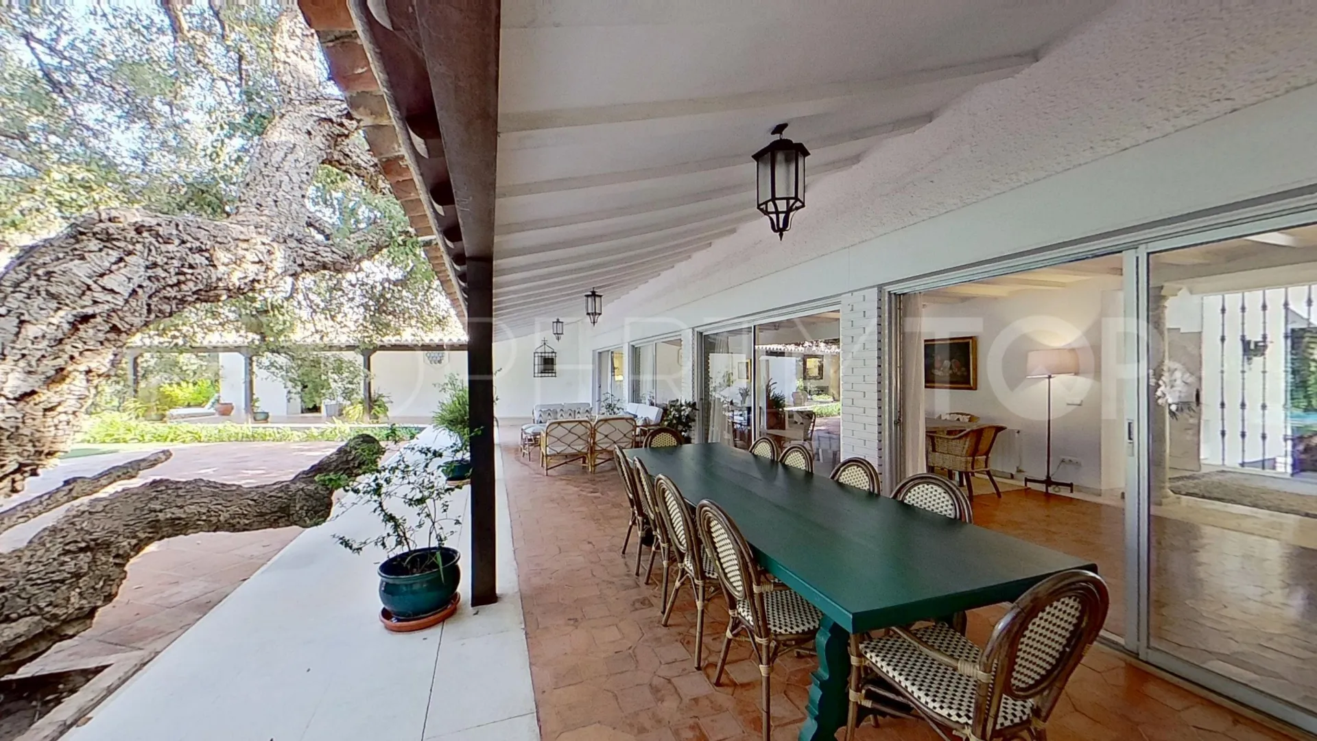 Kings & Queens 6 bedrooms villa for sale