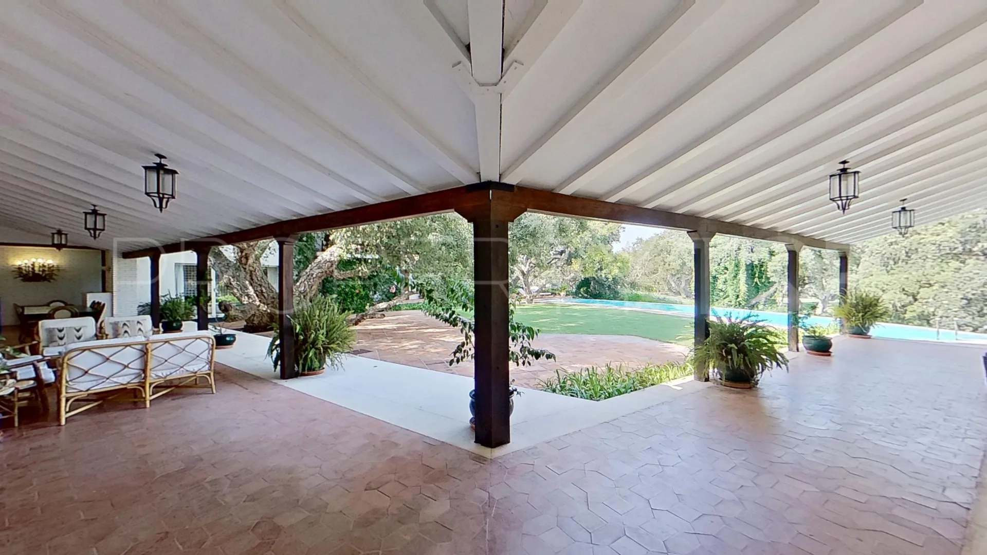 Kings & Queens 6 bedrooms villa for sale