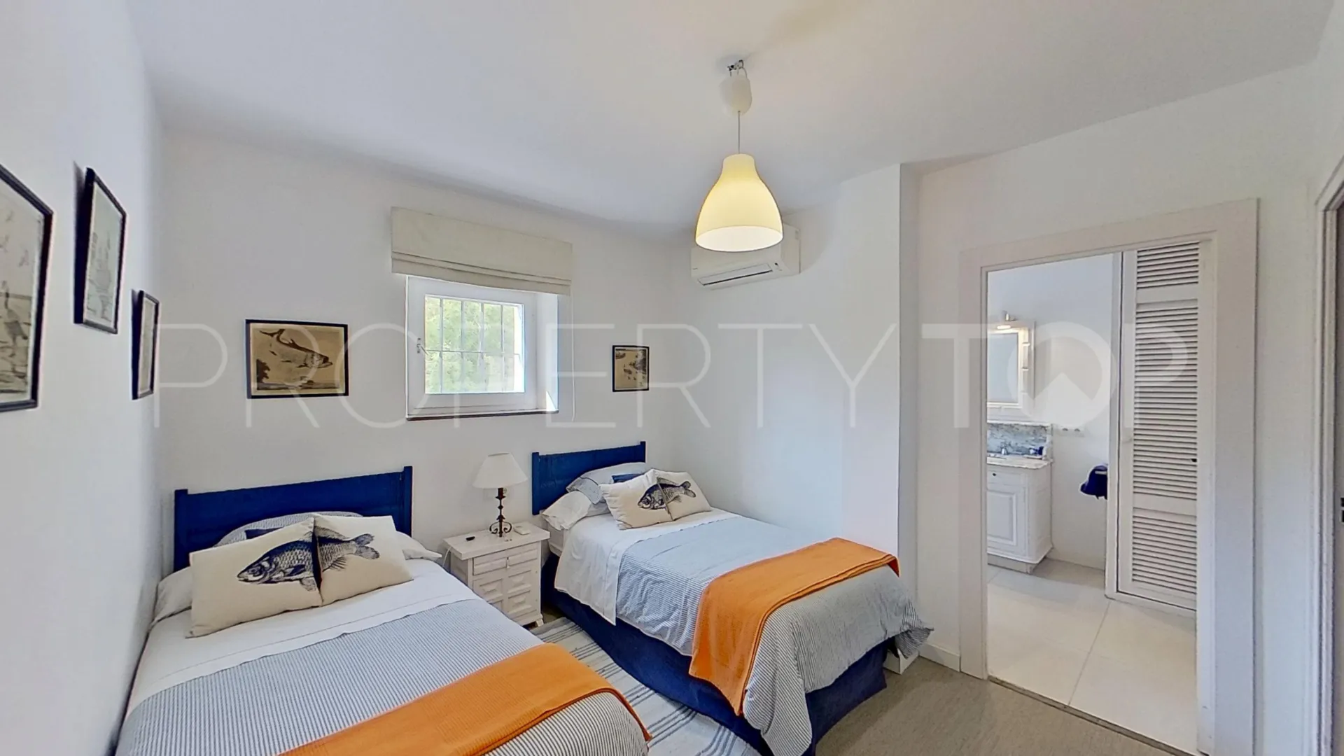 Kings & Queens 6 bedrooms villa for sale