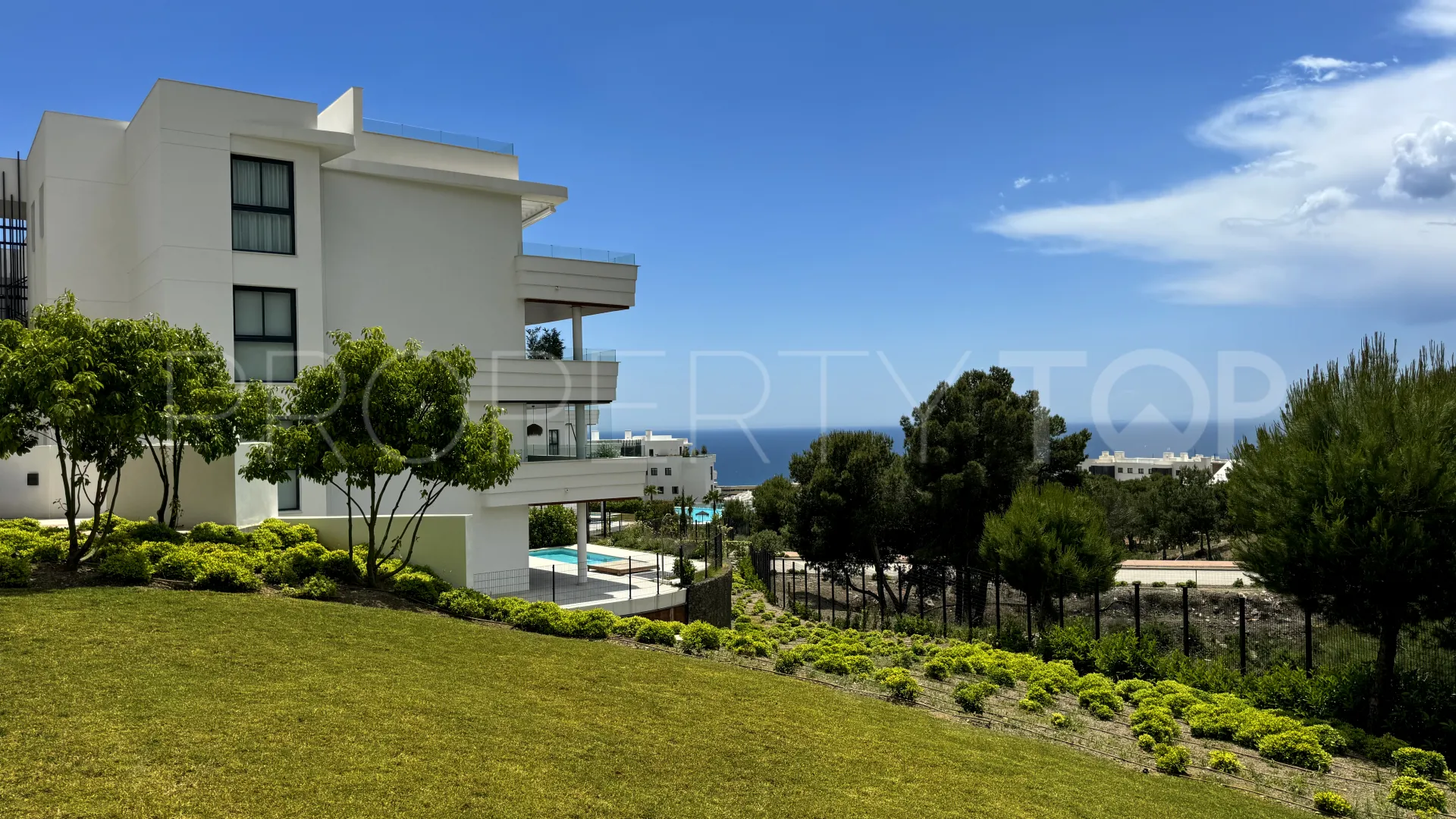Buy apartment in El Higueron with 3 bedrooms